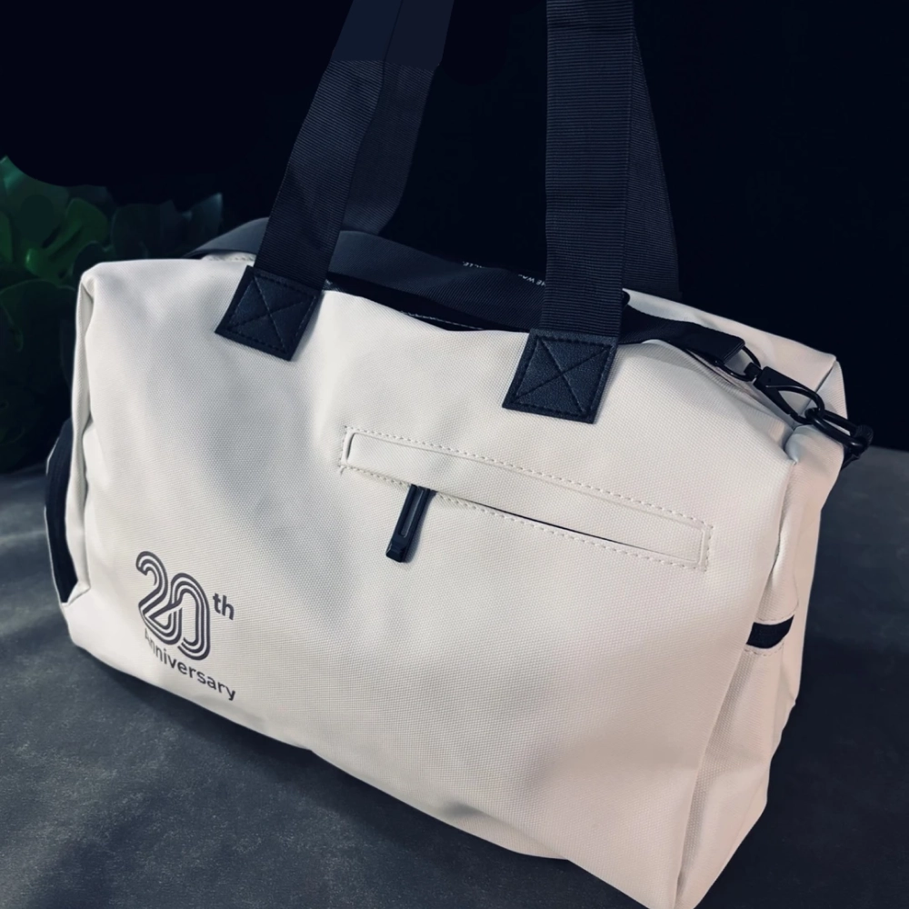 Business Travel Relaxation Kit: Anniversary Edition Headrest and Accessory Box thumbnail 3