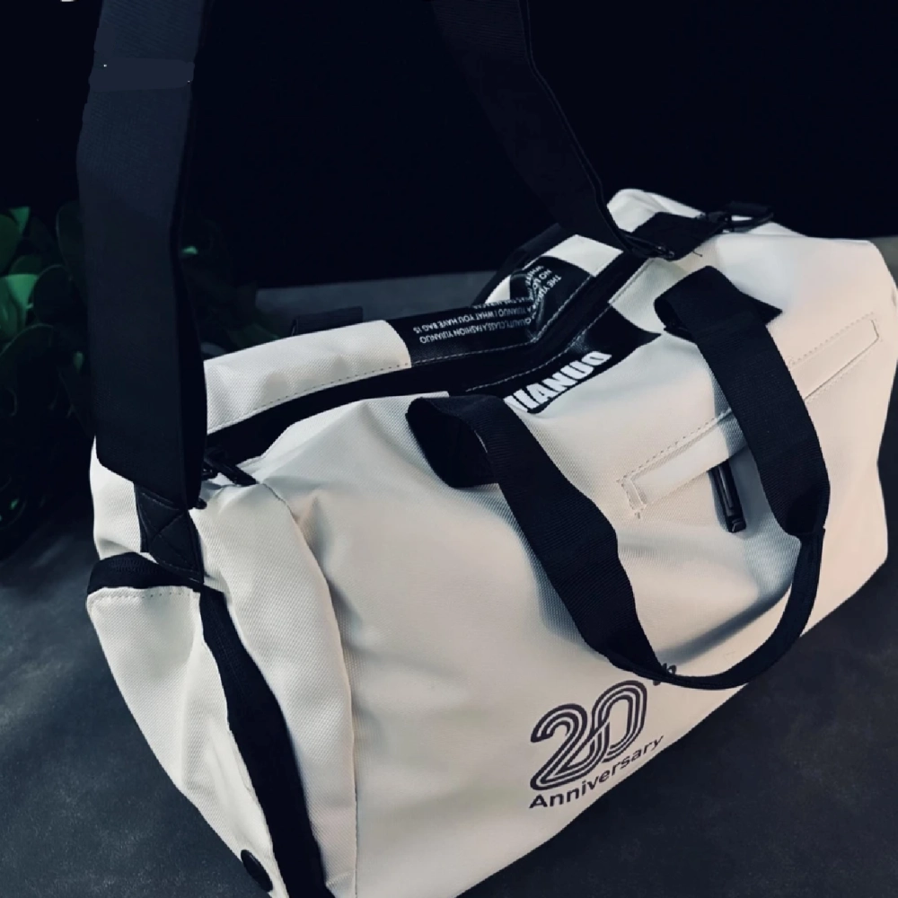 Business Travel Relaxation Kit: Anniversary Edition Headrest and Accessory Box thumbnail 4