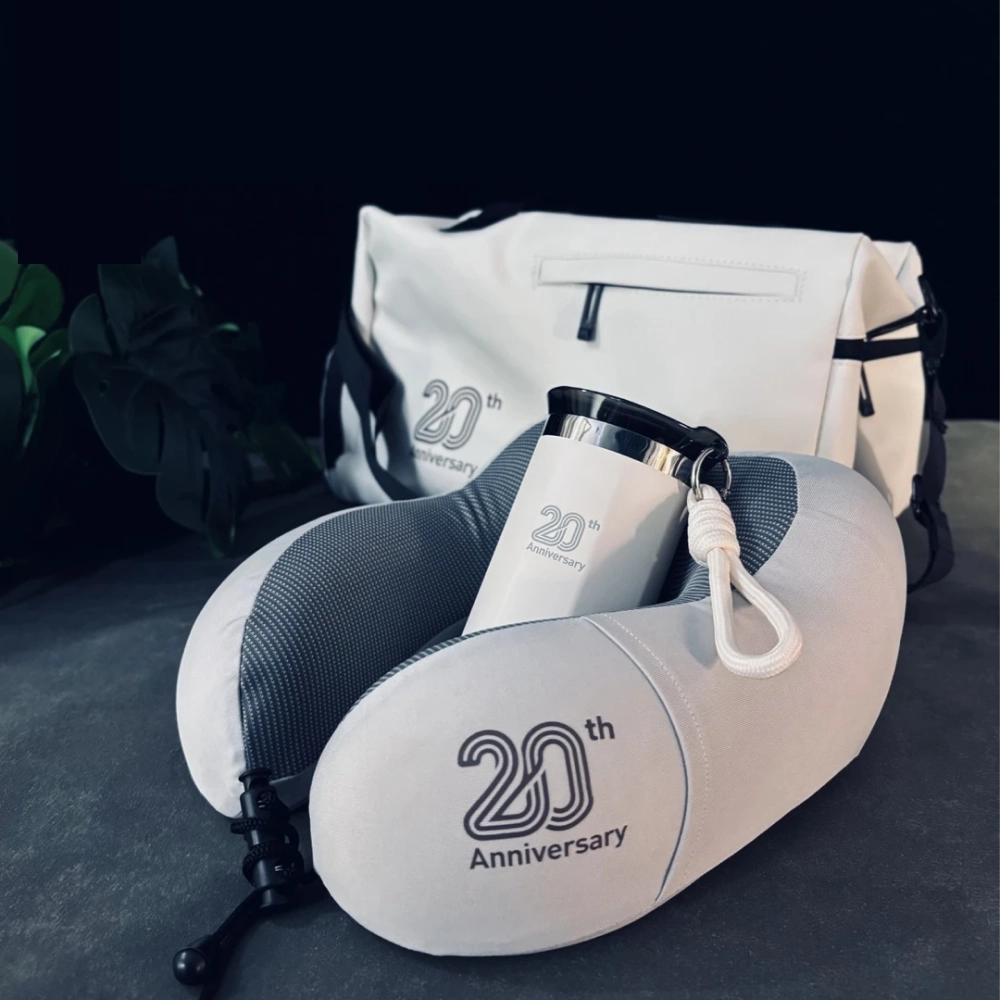 Business Travel Relaxation Kit: Anniversary Edition Headrest and Accessory Box thumbnail 6