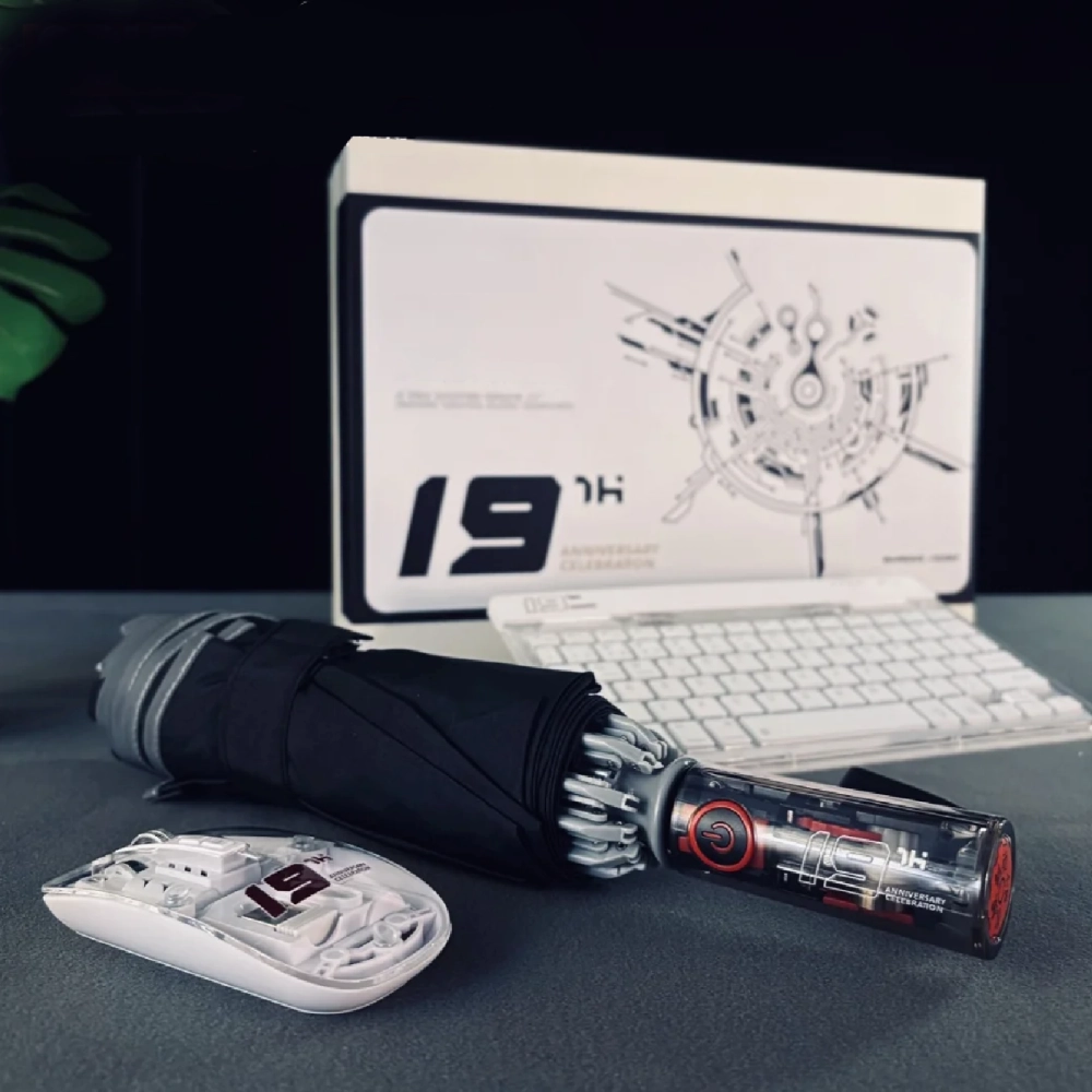 Ultimate Corporate Tech Kit Essential Anniversary Electronics Gift Set thumbnail 2