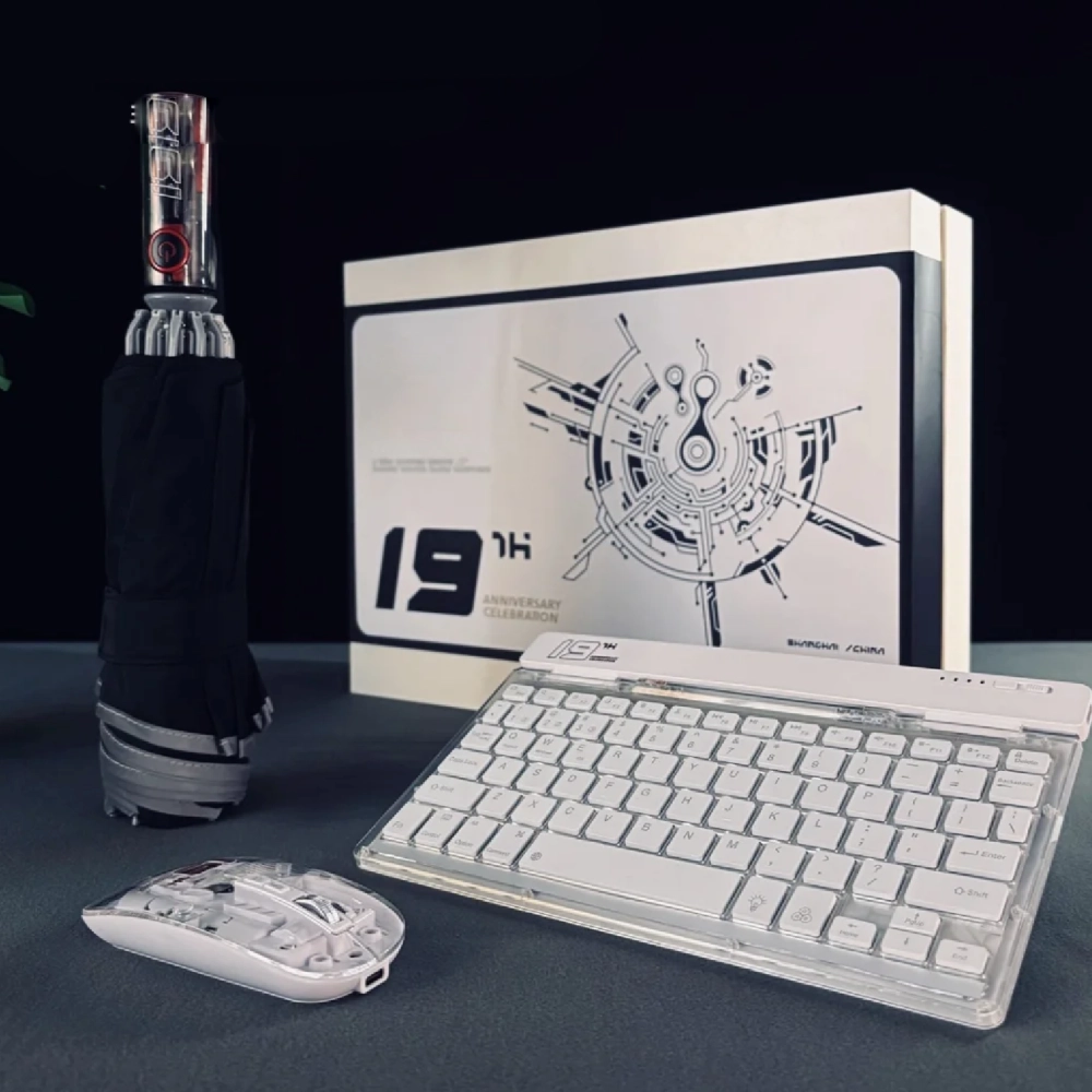 Ultimate Corporate Tech Kit Essential Anniversary Electronics Gift Set thumbnail 3