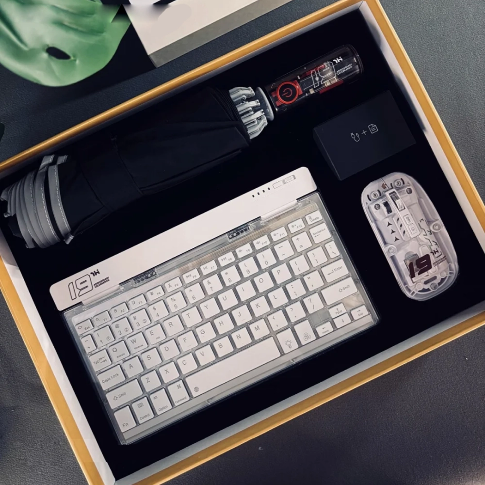 Ultimate Corporate Tech Kit Essential Anniversary Electronics Gift Set thumbnail 5