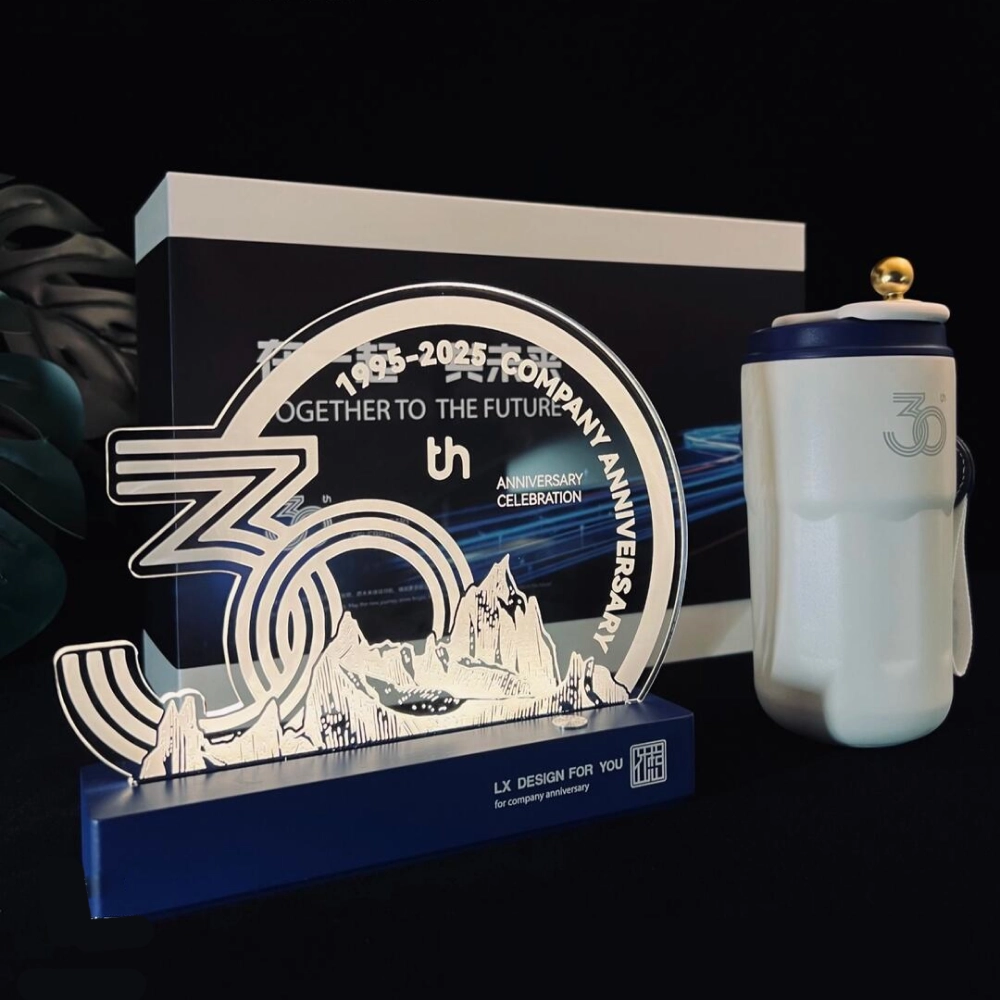 Acrylic anniversary desk trophy - detail view