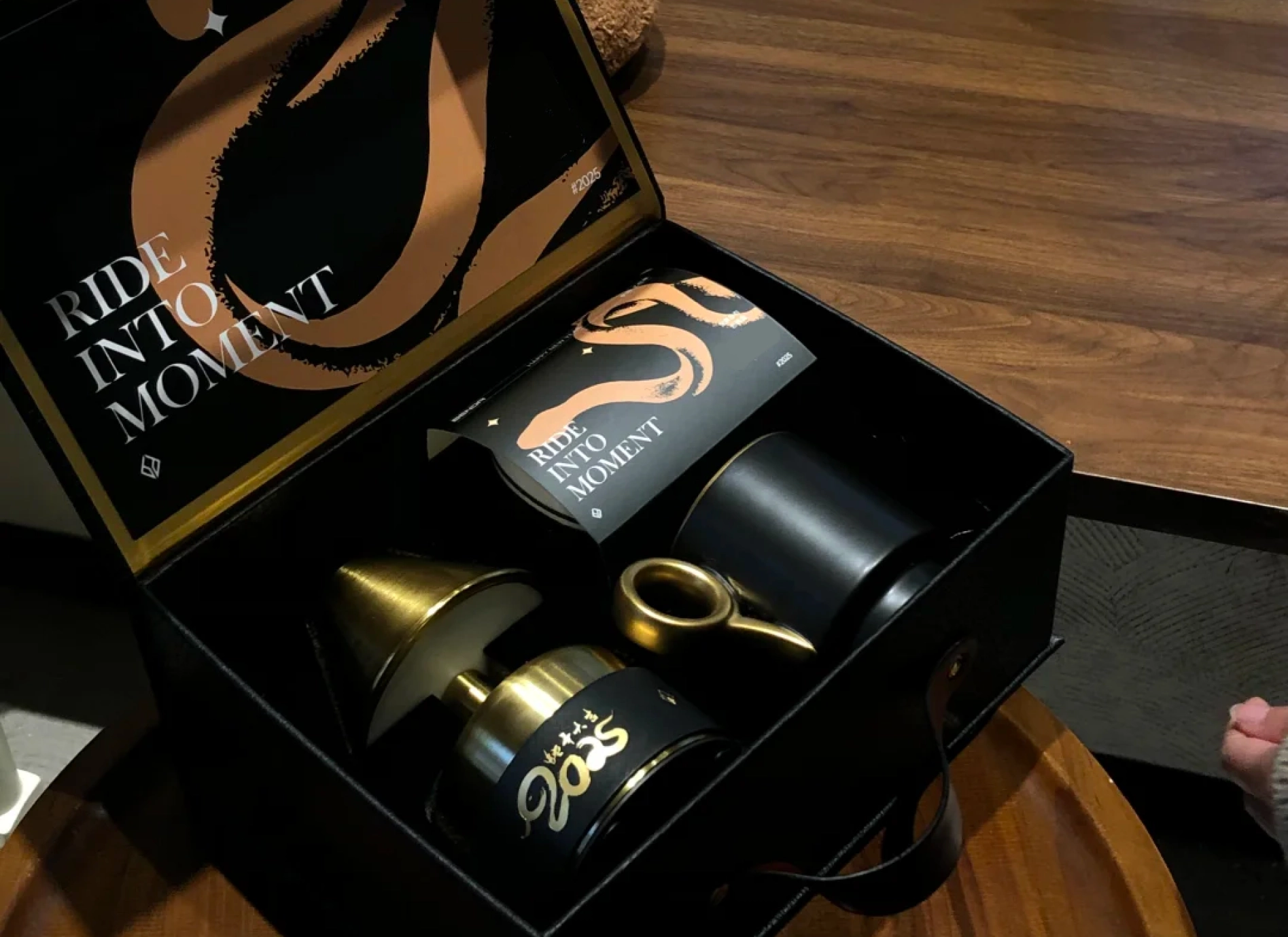 Corporate buyers discussing gift solutions