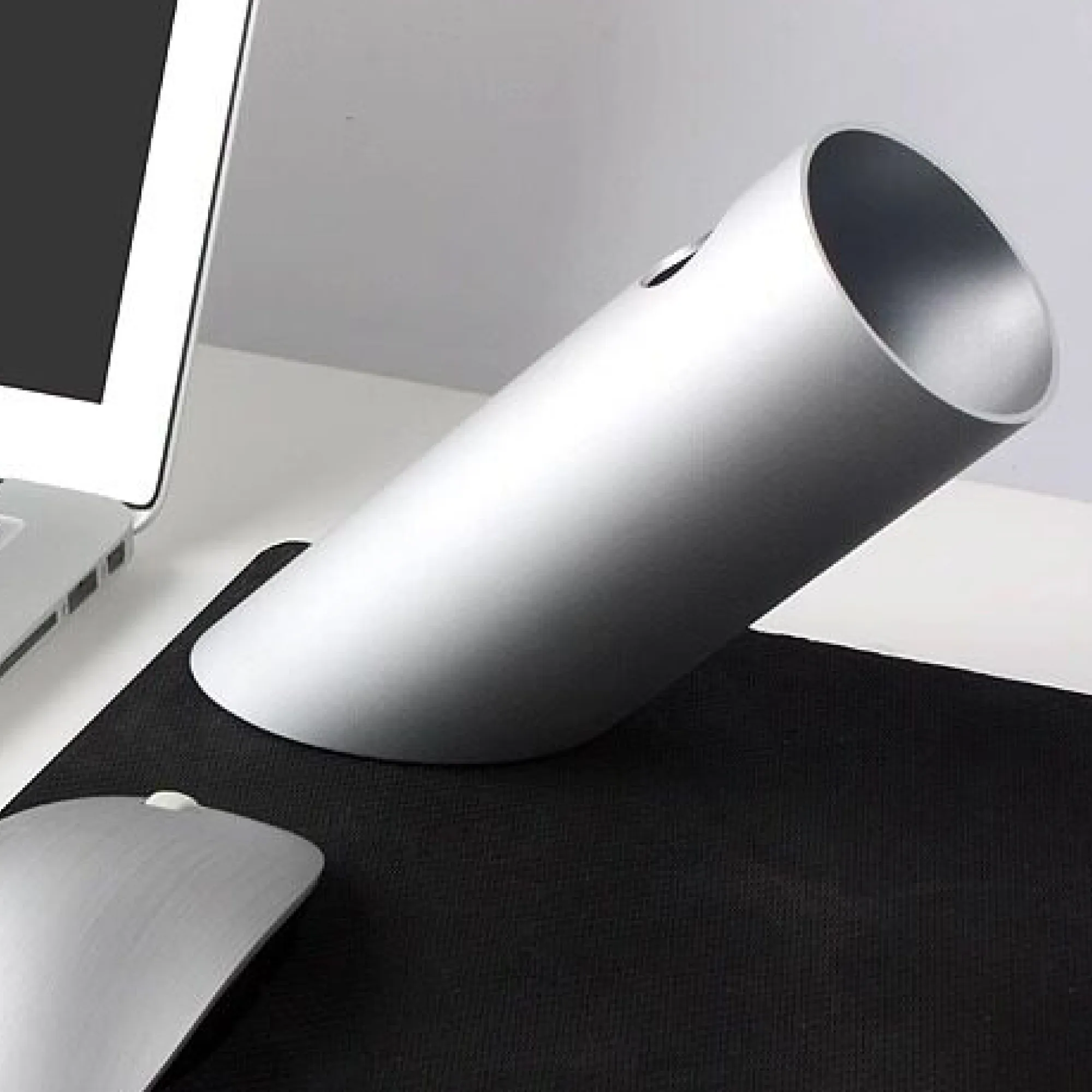 White Design Slanted Insertion Pen Holder in Aluminum Alloy thumbnail 3