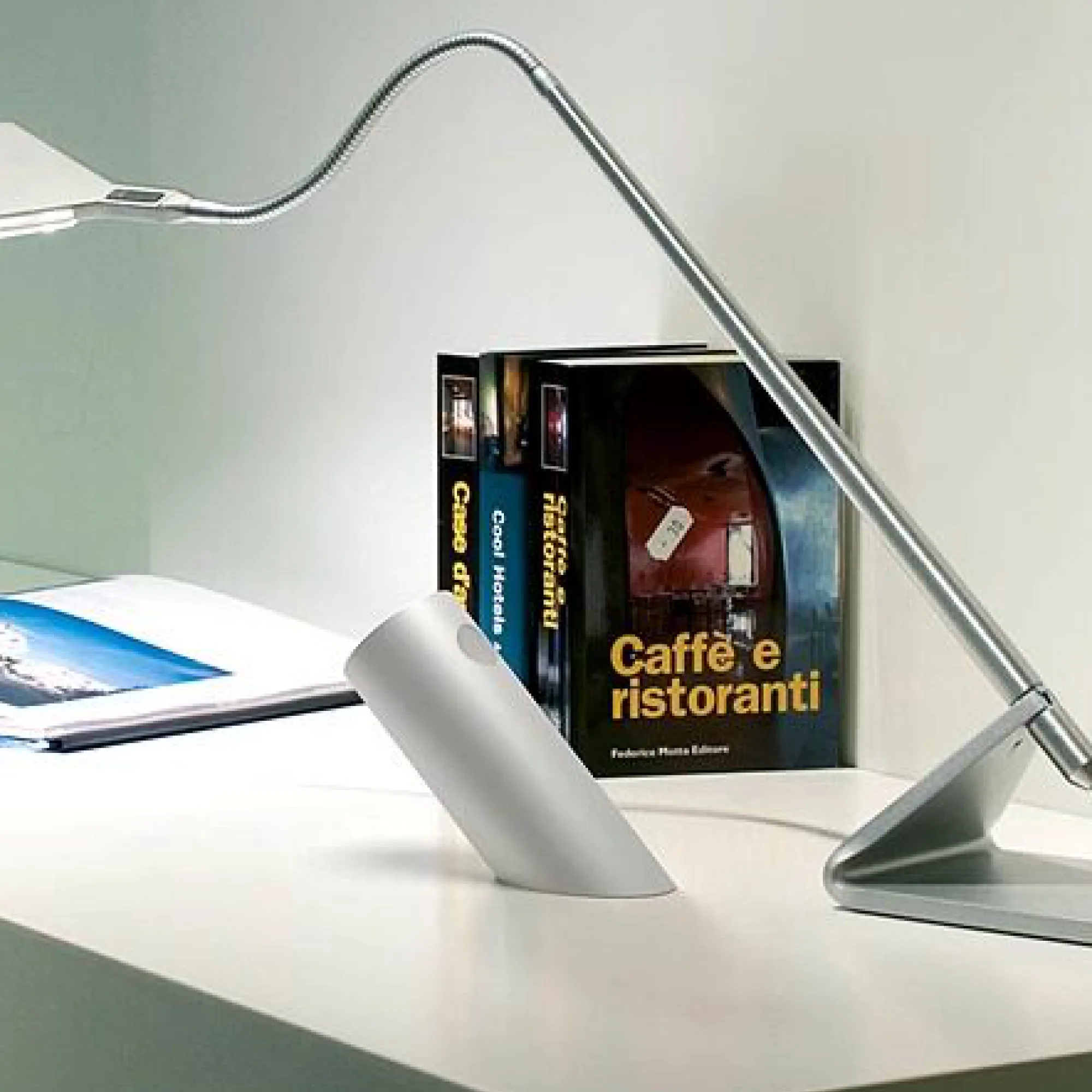 White Design Slanted Insertion Pen Holder in Aluminum Alloy thumbnail 7