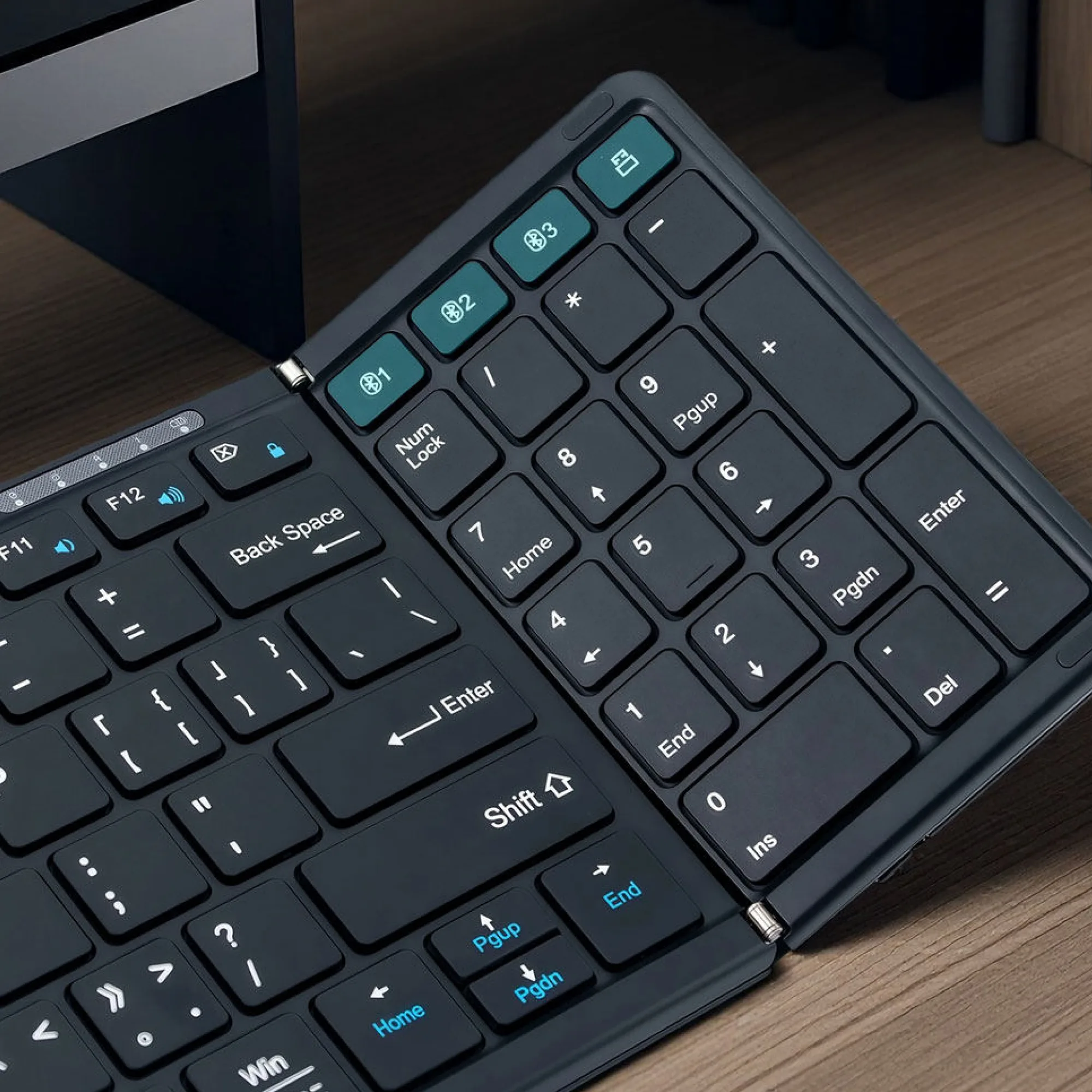 Foldable Wireless Keyboard with Full-Size Numeric Keypad thumbnail 2