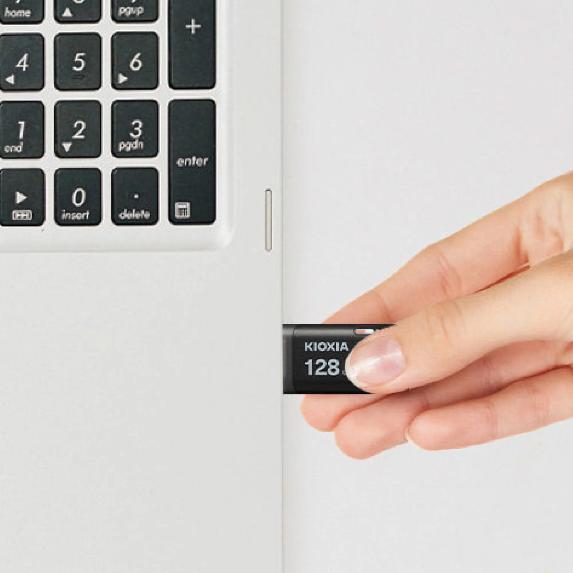 Kioxia U301 USB 3.2 Gen 1 Flash Drive thumbnail 3