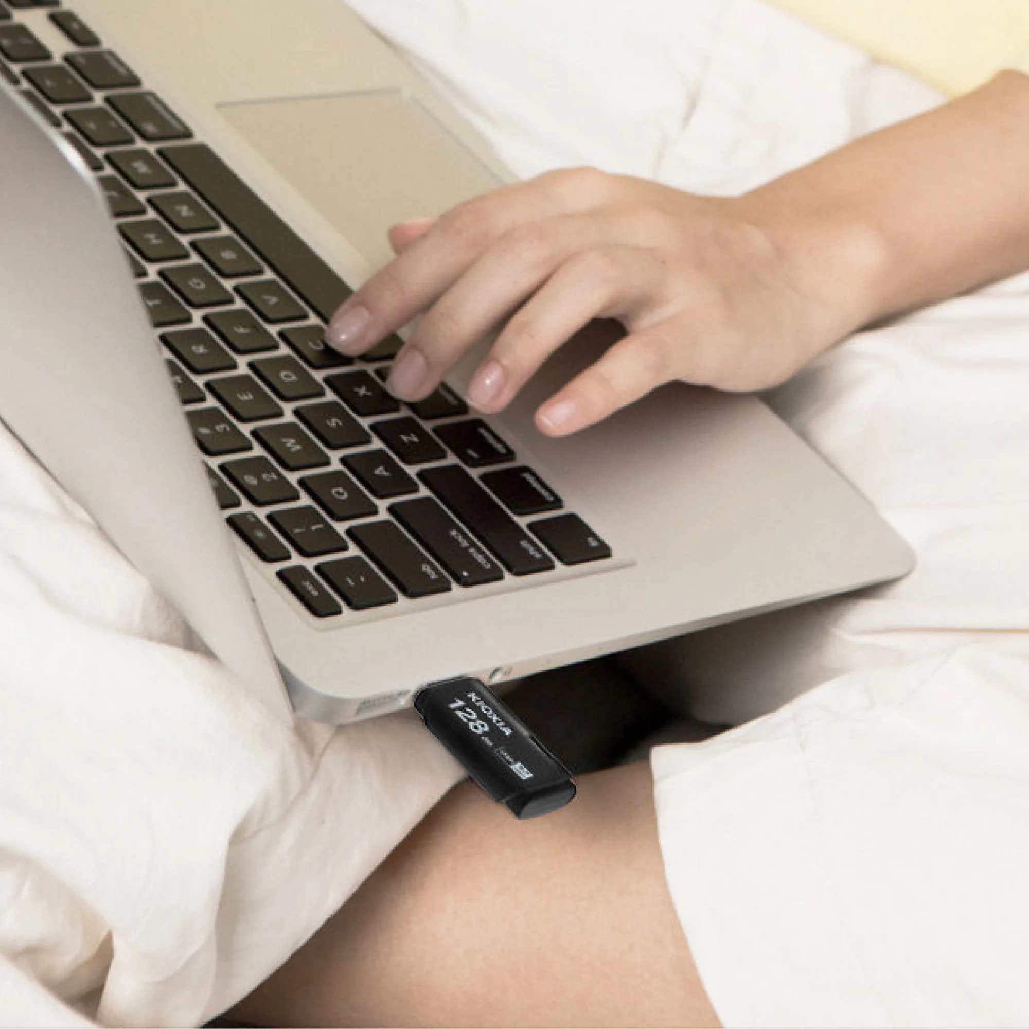 Kioxia U301 USB 3.2 Gen 1 Flash Drive thumbnail 4