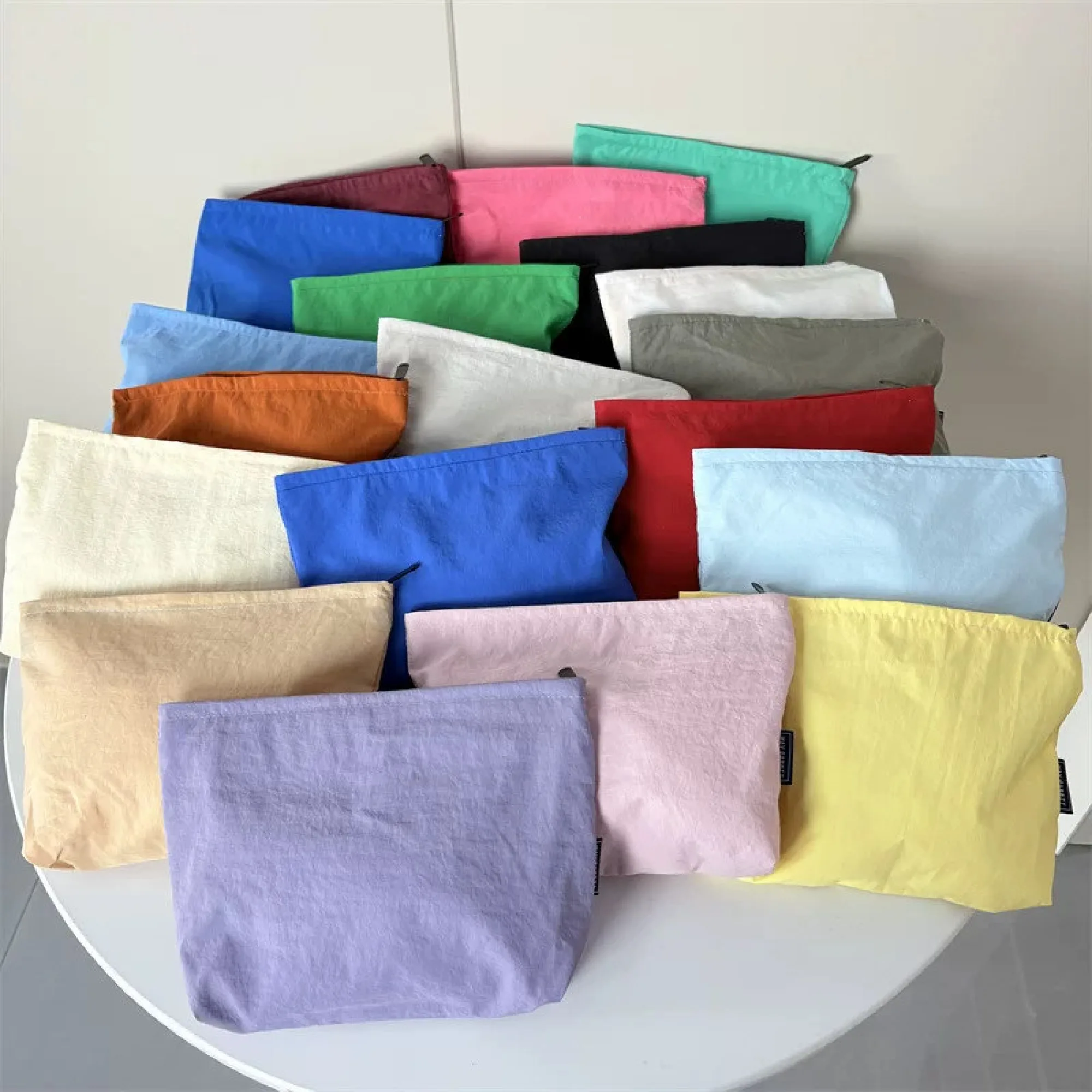 Nylon Waterproof Cosmetic Bag with Zipper Closure