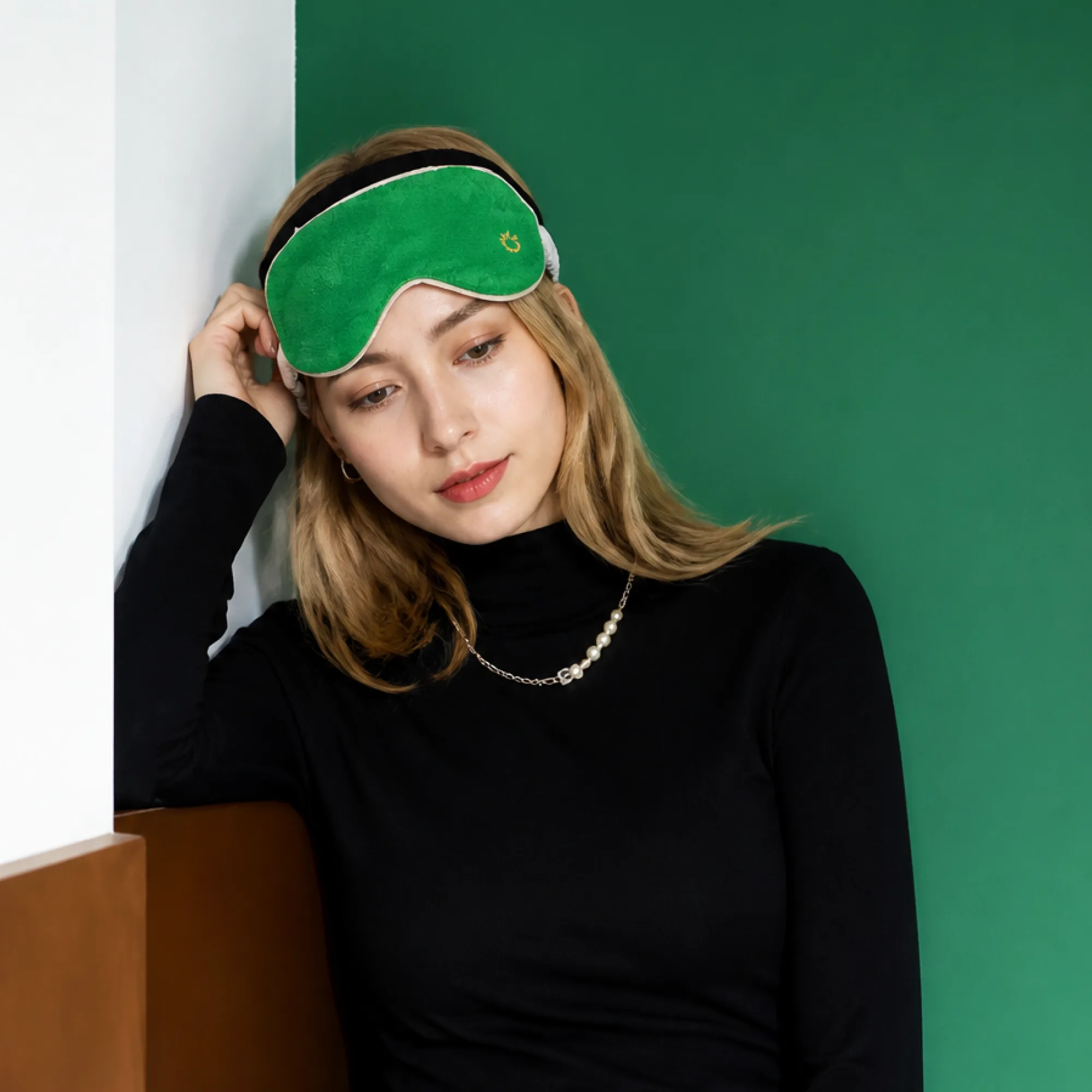 Dual-Use Eye Mask with Corduroy and Silk Sides