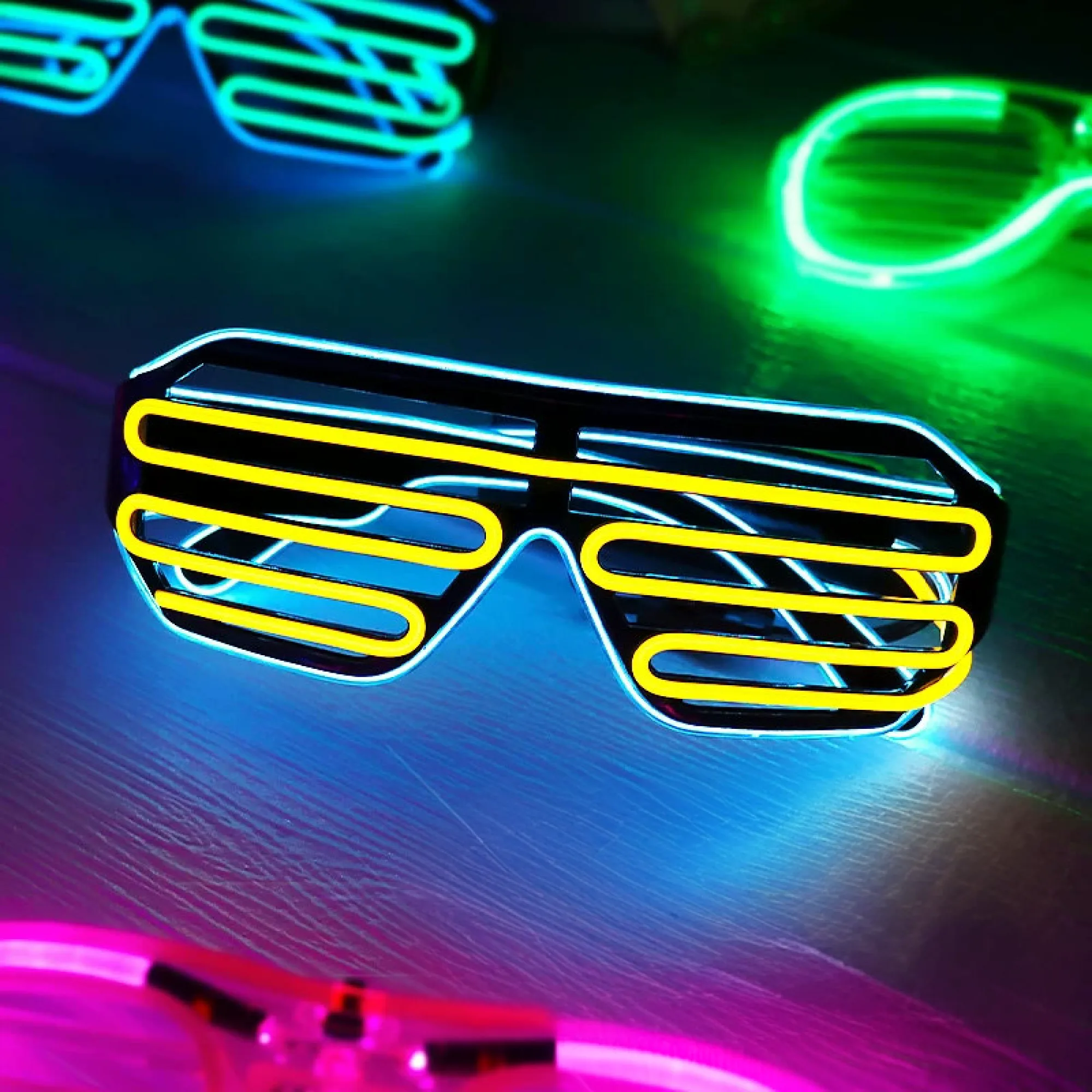 Glowing Glasses for Party Decorations