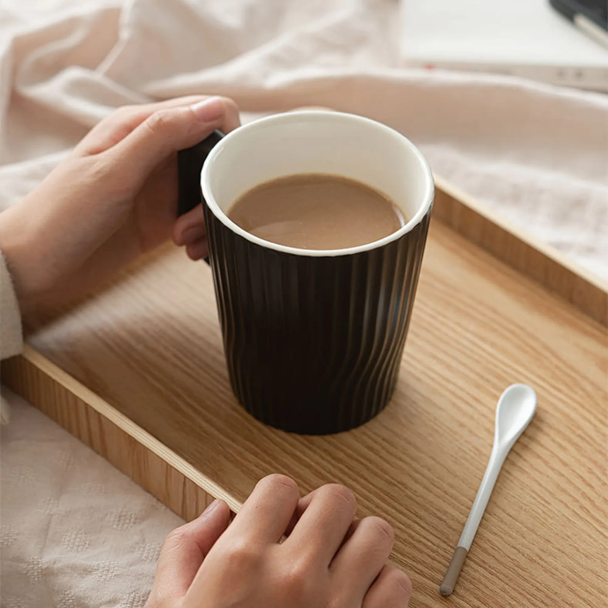 Ceramic Mug with Vertical Stripe Texture, 400 ml, White and Black thumbnail 4