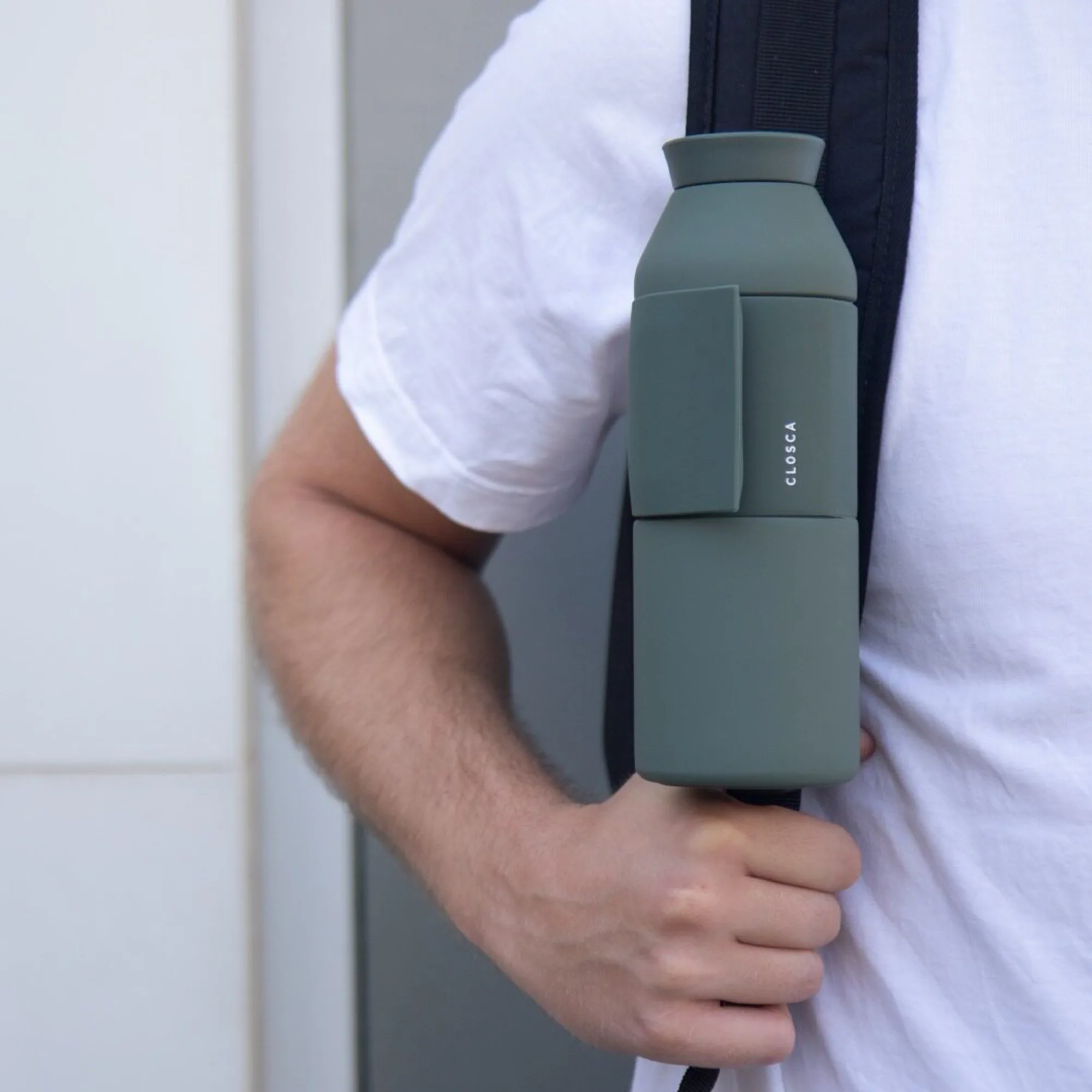 Closca Wave Vacuum Insulated Stainless Steel Water Bottle thumbnail 8