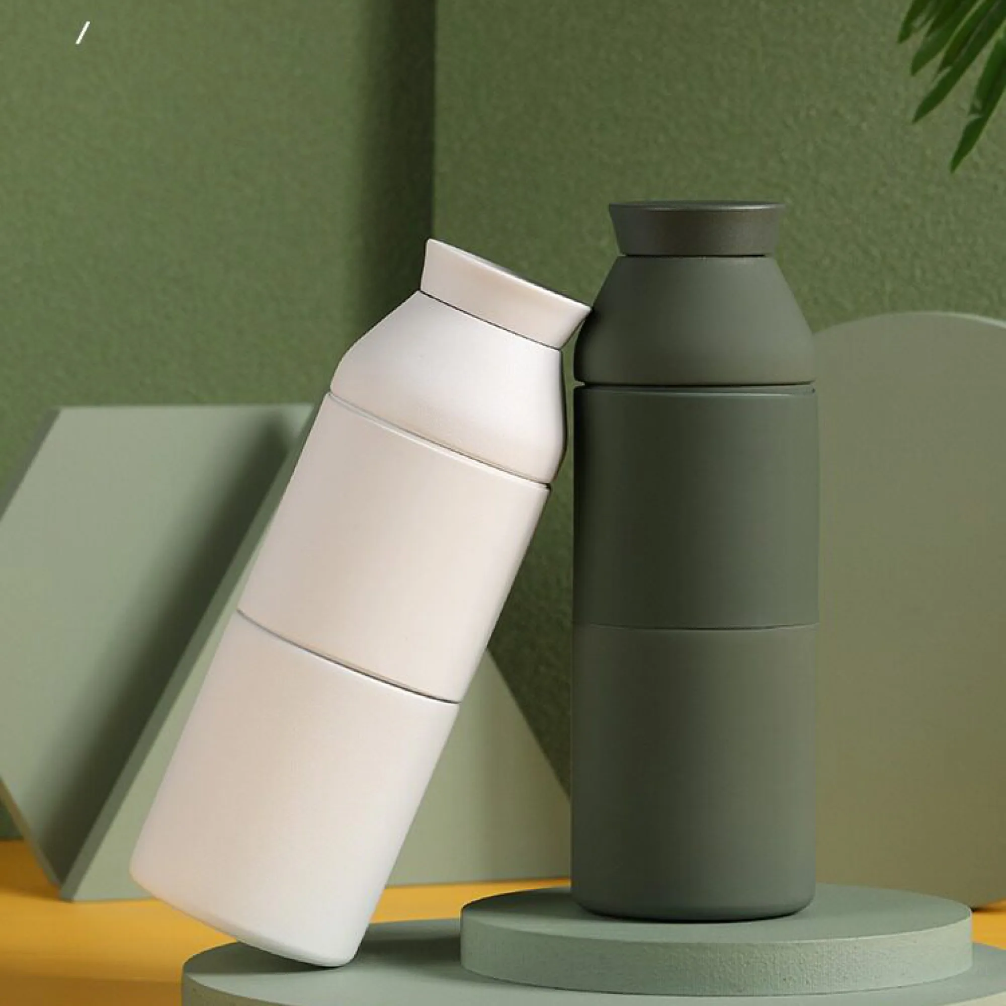 Closca Wave Vacuum Insulated Stainless Steel Water Bottle thumbnail 7