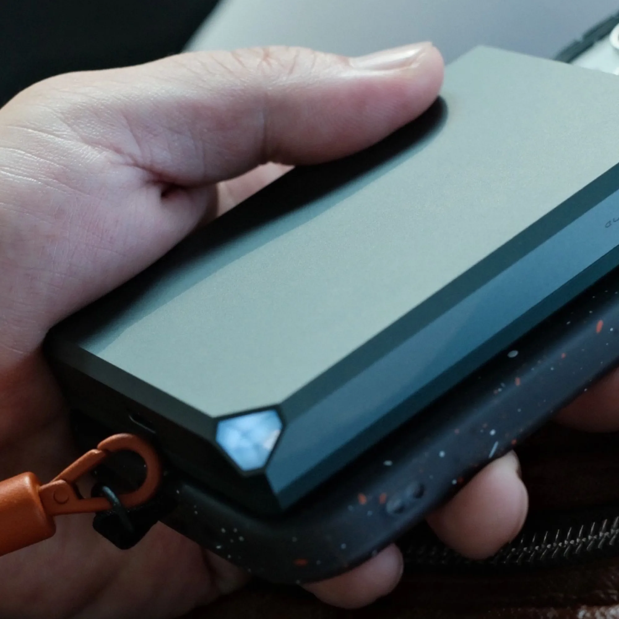 TEGIC BX Magnetic Wireless Charging Power Bank thumbnail 5