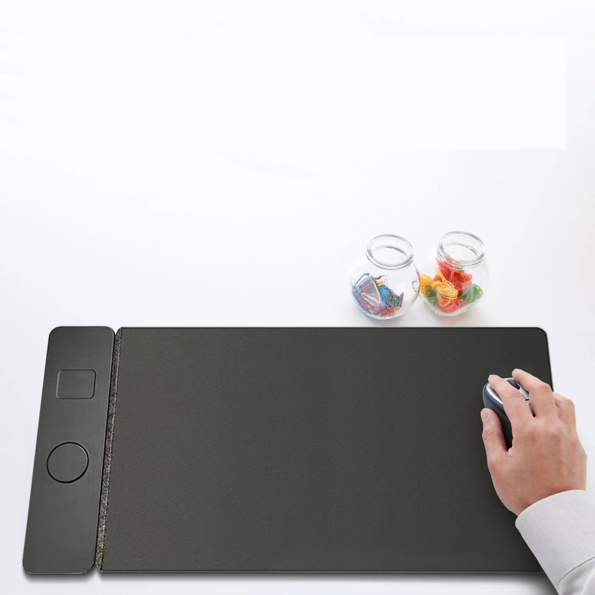 Wireless Charging Mouse Pad with Magnetic Attachment and Fast Charging thumbnail 3