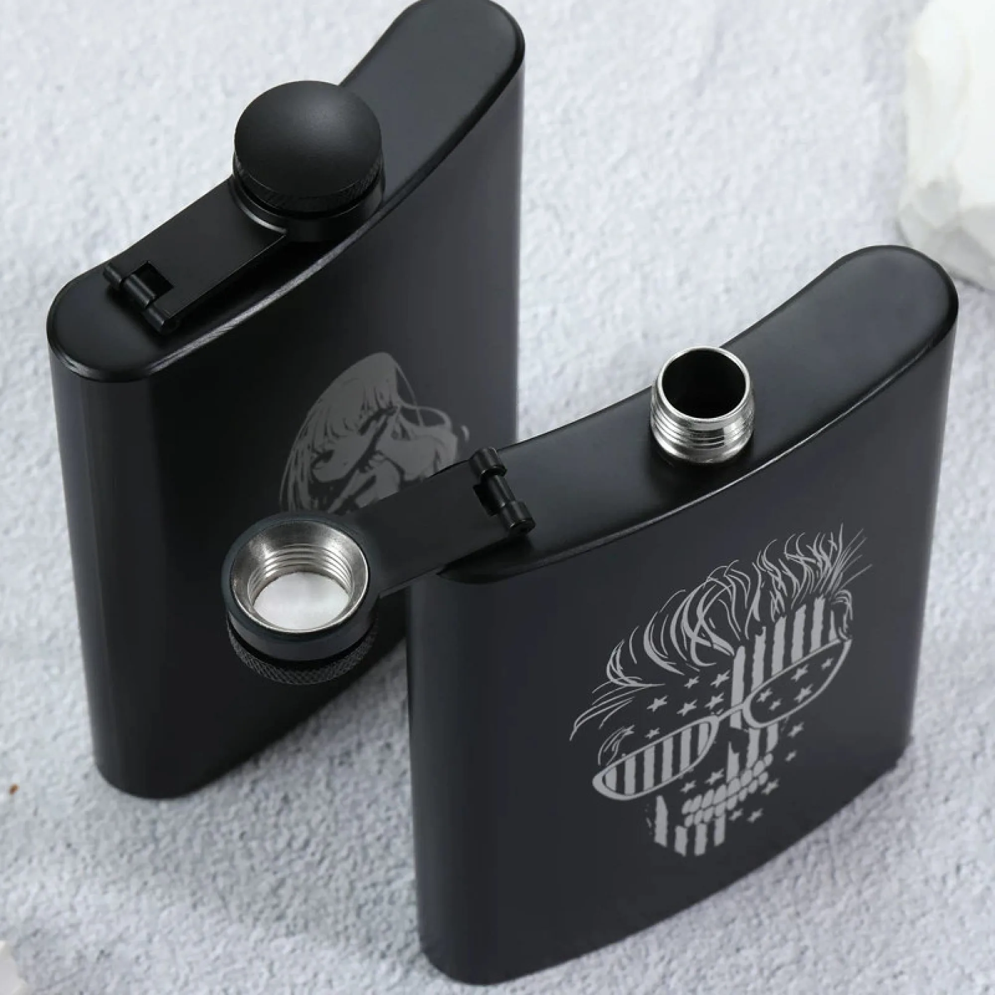 Stainless Steel Hip Flask with Skull Design thumbnail 3