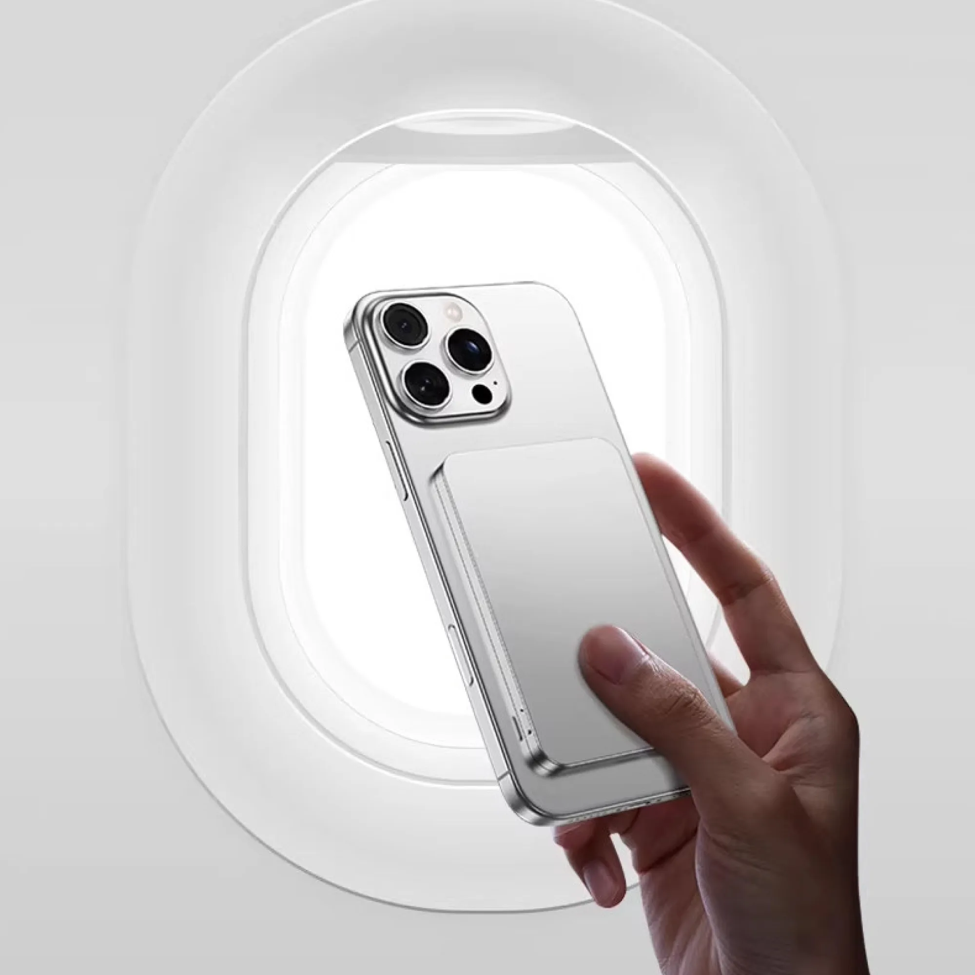 Magnetic Wireless Power Bank with 5000/10000/20000mAh Capacities thumbnail 4