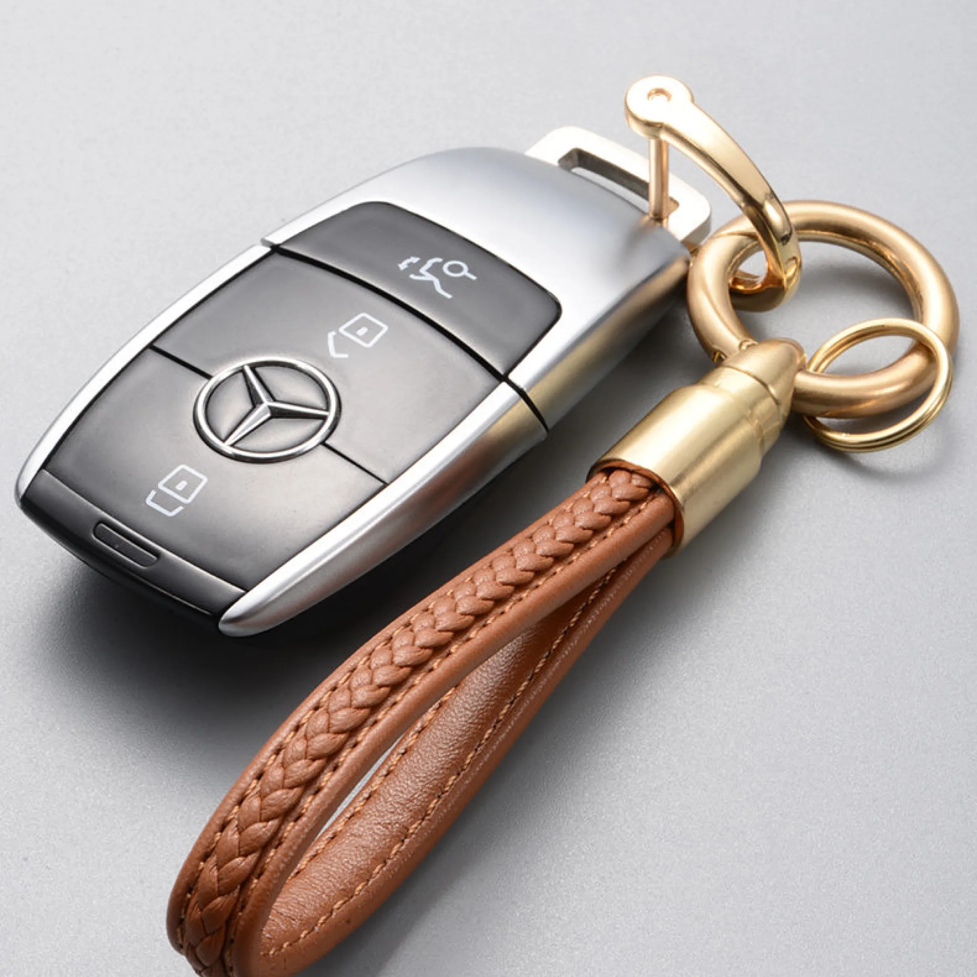 Handwoven Leather Keychain with Horse Hoof Buckle thumbnail 4