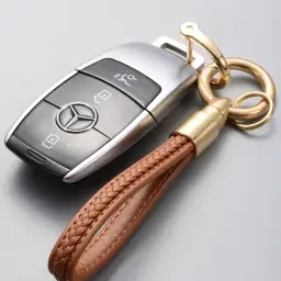 Handwoven Leather Keychain with Horse Hoof Buckle thumbnail 4
