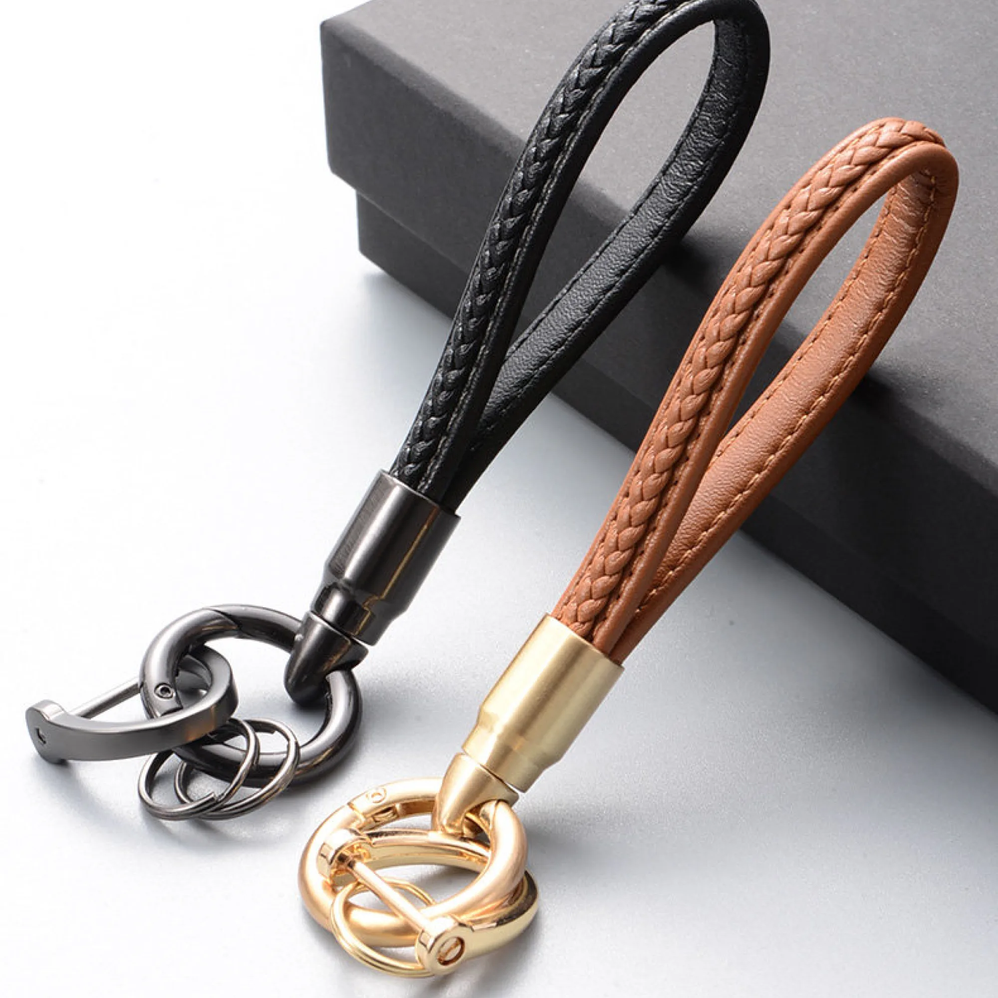 Handwoven Leather Keychain with Horse Hoof Buckle thumbnail 5