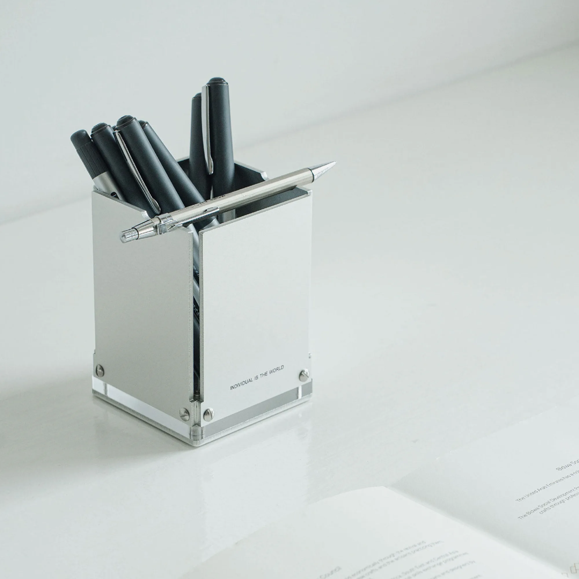 Metal Minimalist Pen Holder