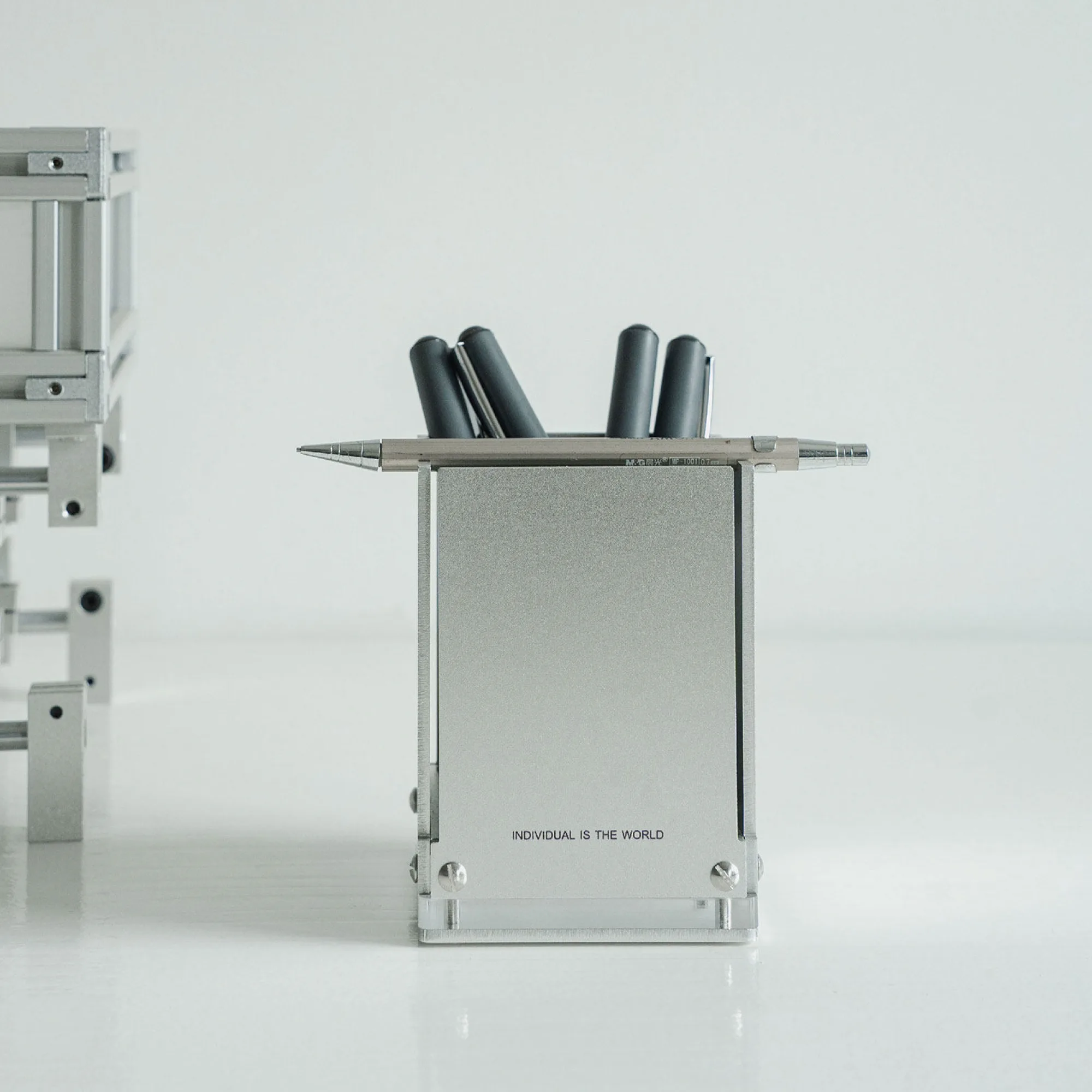 Metal Minimalist Pen Holder thumbnail 3