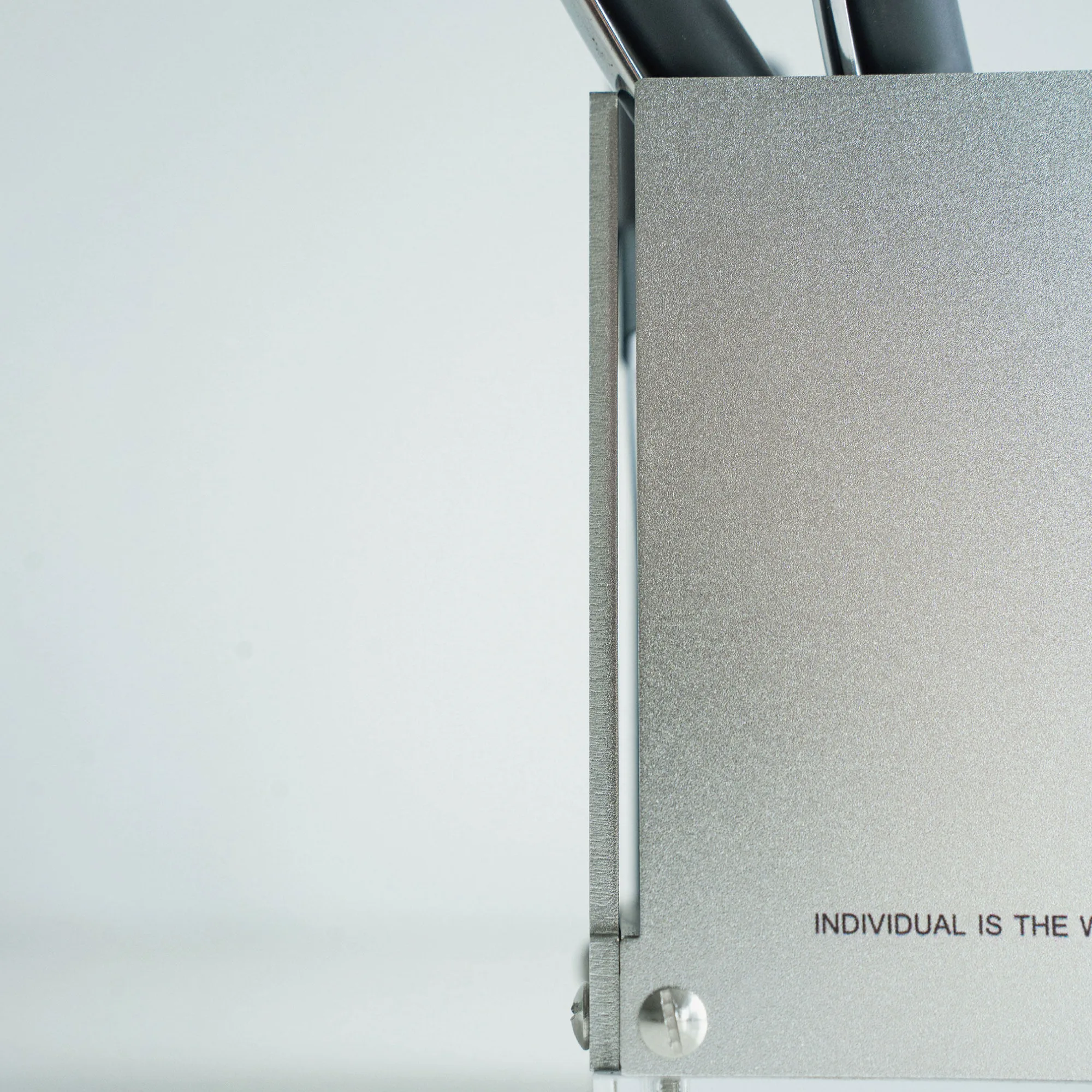 Metal Minimalist Pen Holder thumbnail 5
