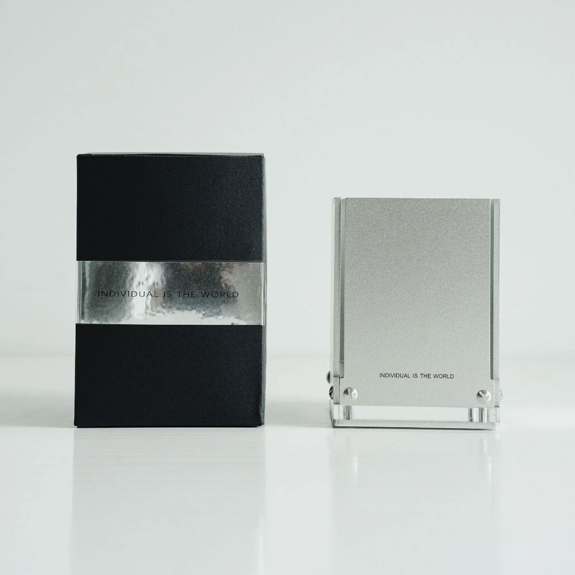 Metal Minimalist Pen Holder thumbnail 4