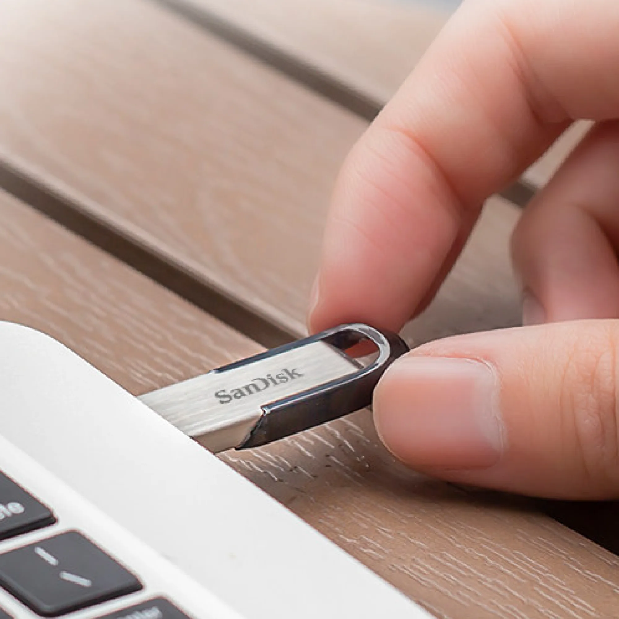 SanDisk USB Flash Drives with Multiple Capacities and Interfaces