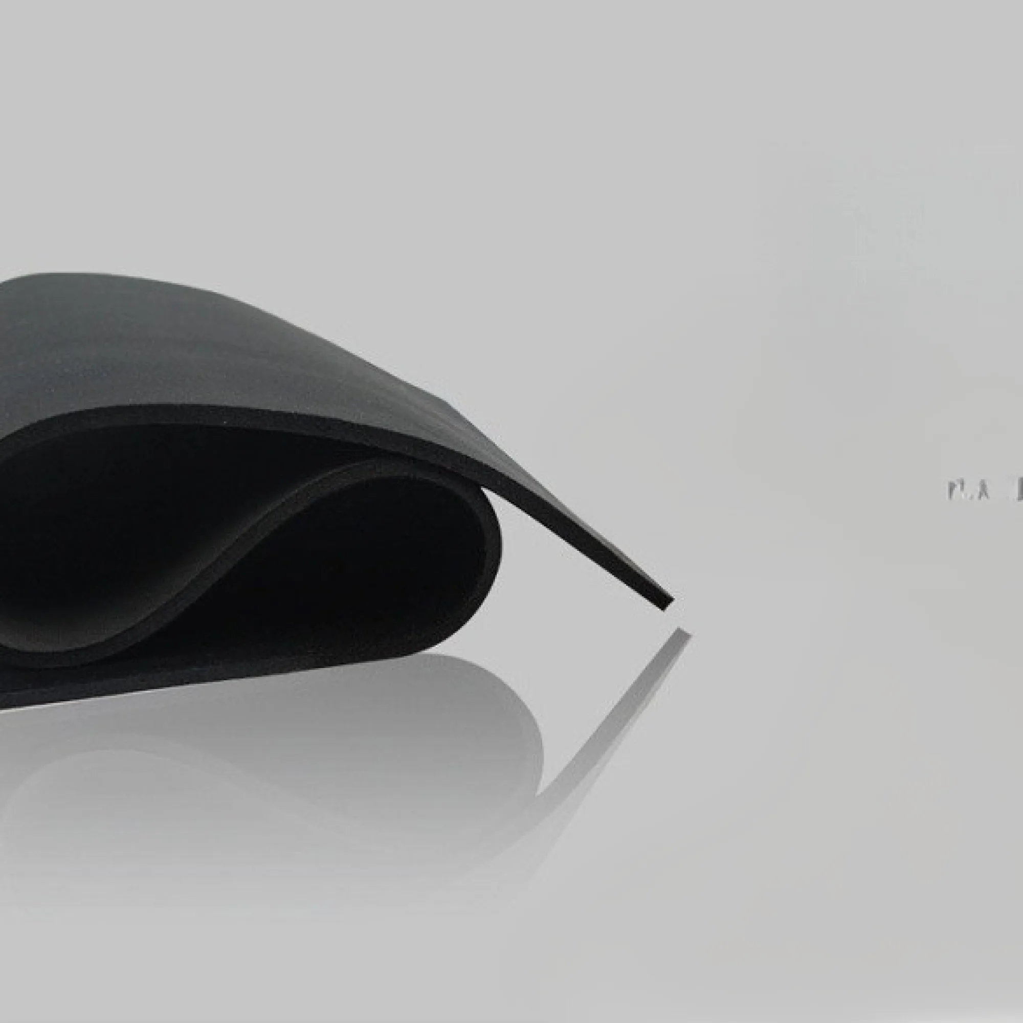 15W Wireless Charging Rubber Mouse Pad thumbnail 3