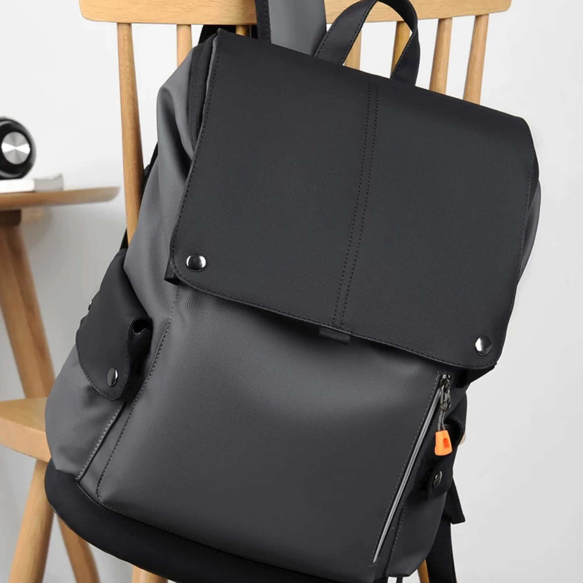 Large-Capacity Backpack with Laptop Compartment thumbnail 5