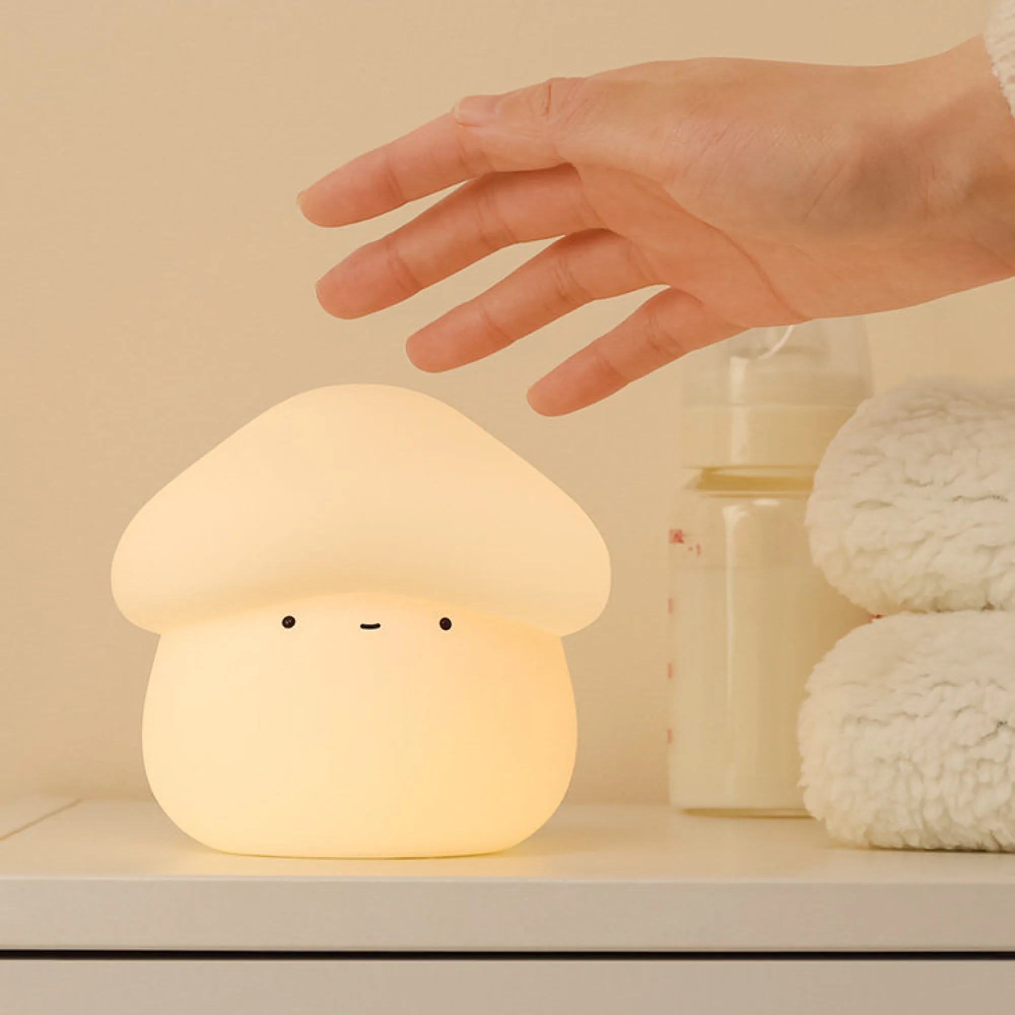 Mushroom-Shaped LED Night Light with Rechargeable Battery