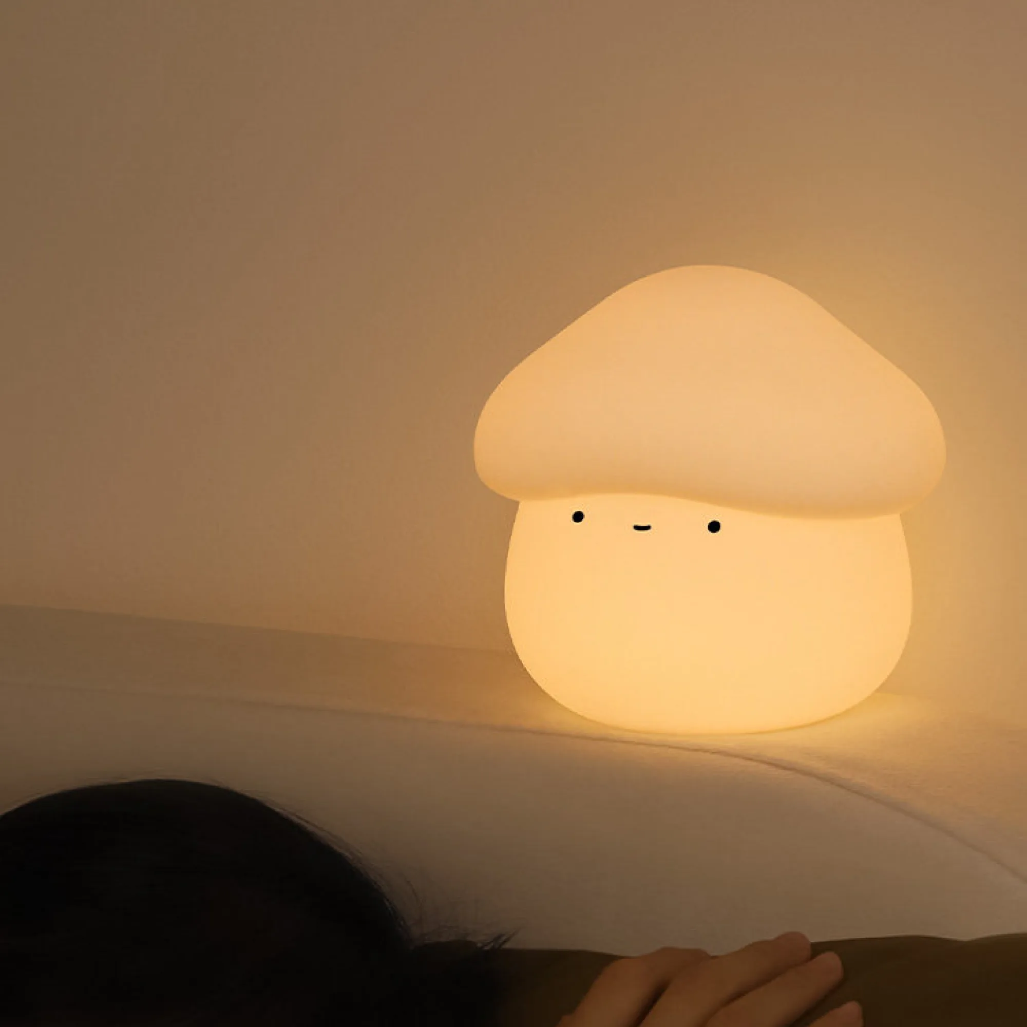 Mushroom-Shaped LED Night Light with Rechargeable Battery thumbnail 5