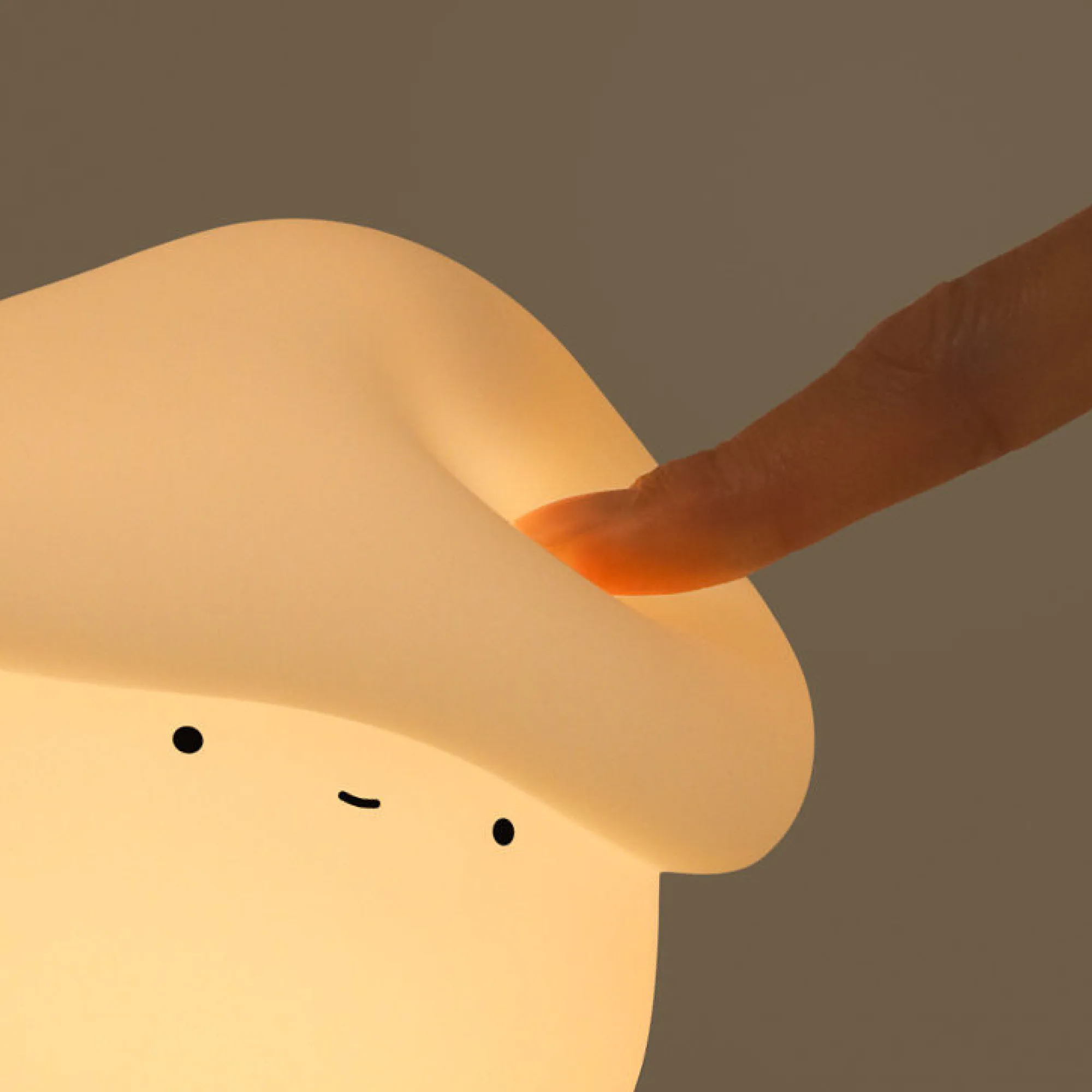 Mushroom-Shaped LED Night Light with Rechargeable Battery thumbnail 4