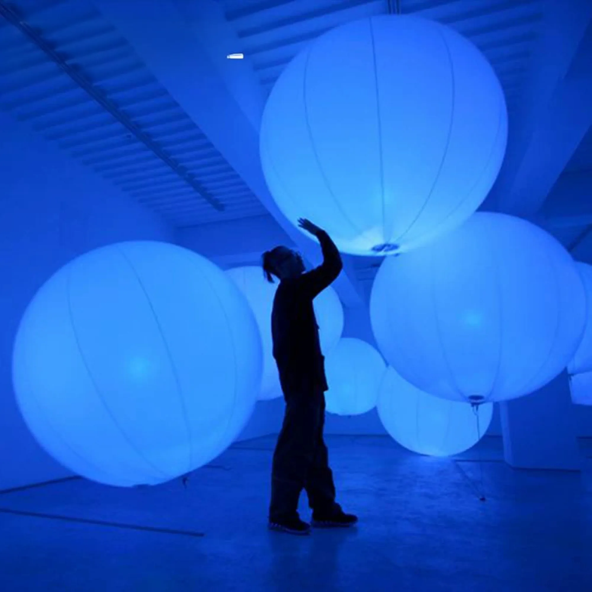 Inflatable LED Light Ball with Remote Control and Multiple Sizes thumbnail 3