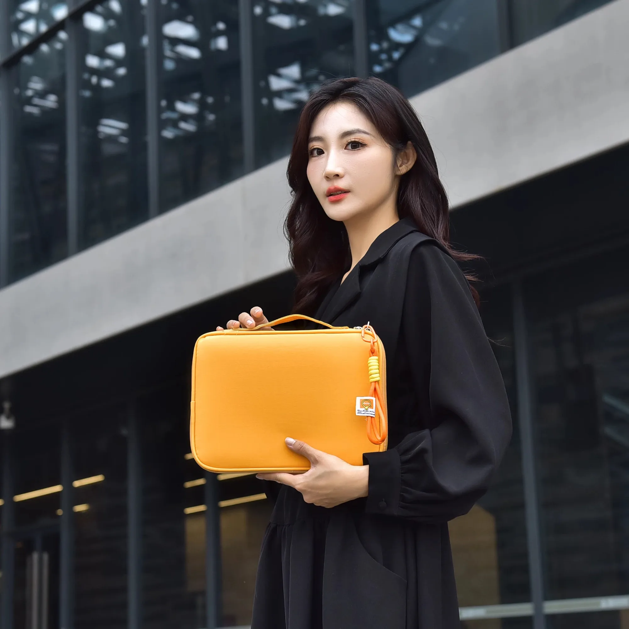 Multi-Compartment Laptop Carrying Bag with Waterproof Nylon Fabric thumbnail 4