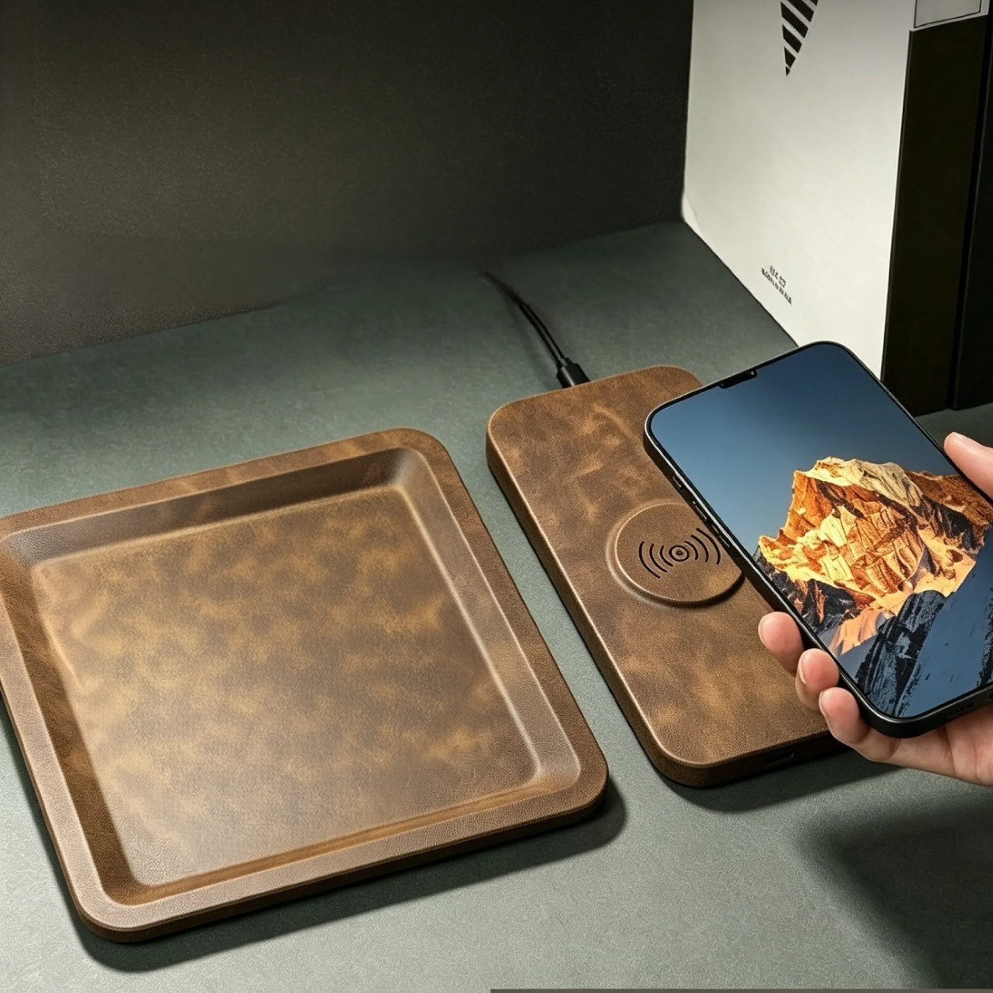 Magnetic Detachable 15W Wireless Charging Tray with Storage thumbnail 3