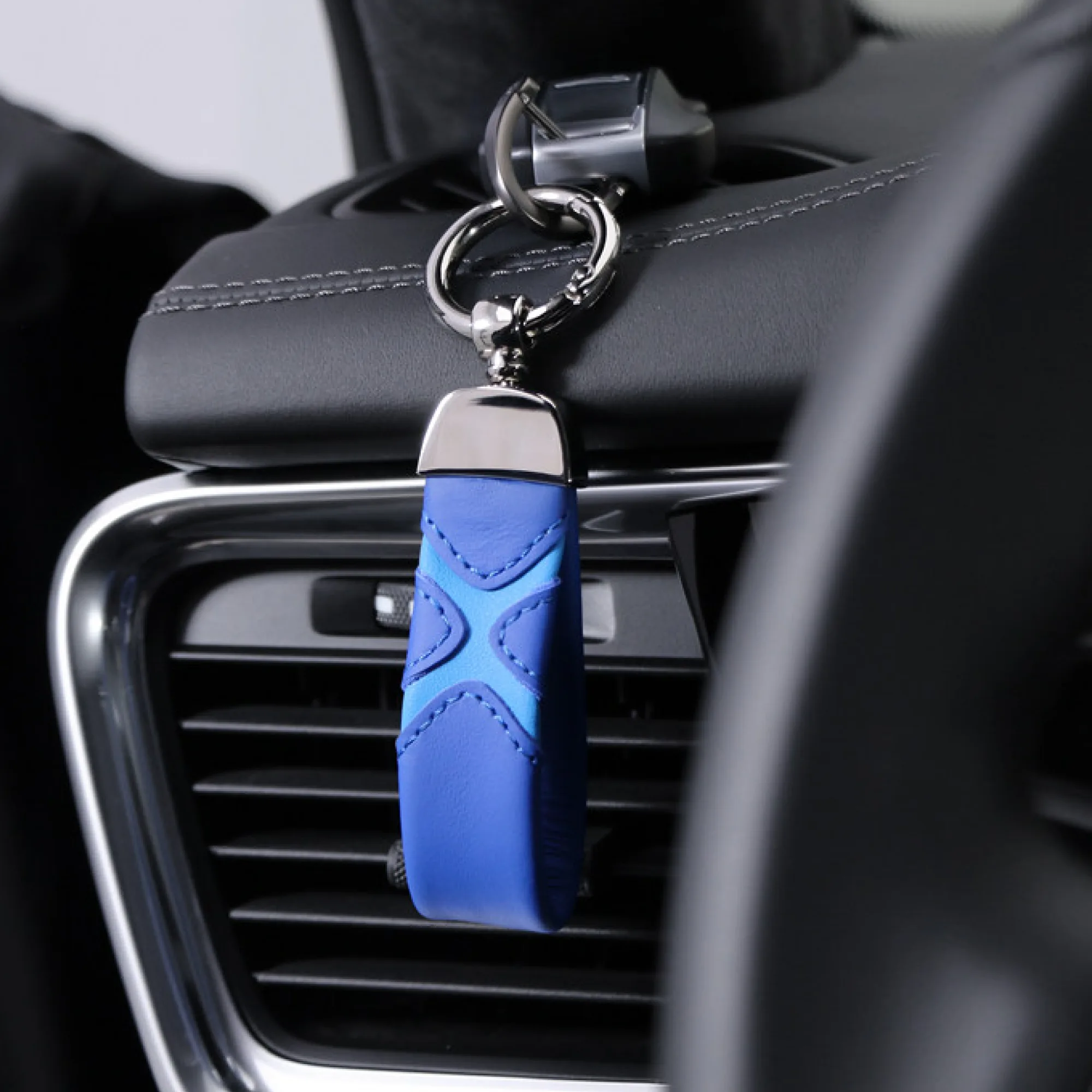 Italian Cowhide Leather Key Chain with Horseshoe Buckle and Key Ring thumbnail 5