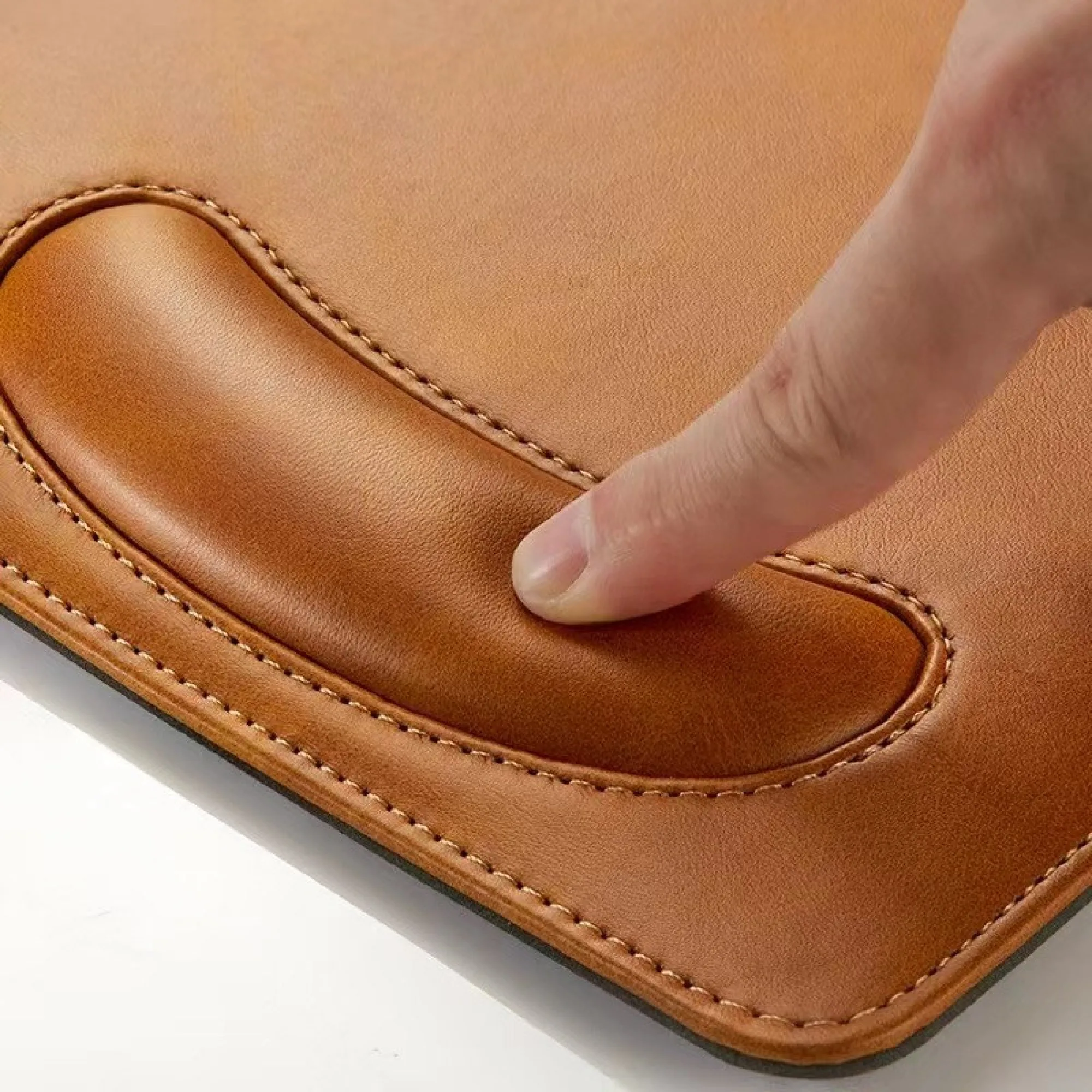 15W Wireless Charging Mouse Pad with Wrist Rest thumbnail 5