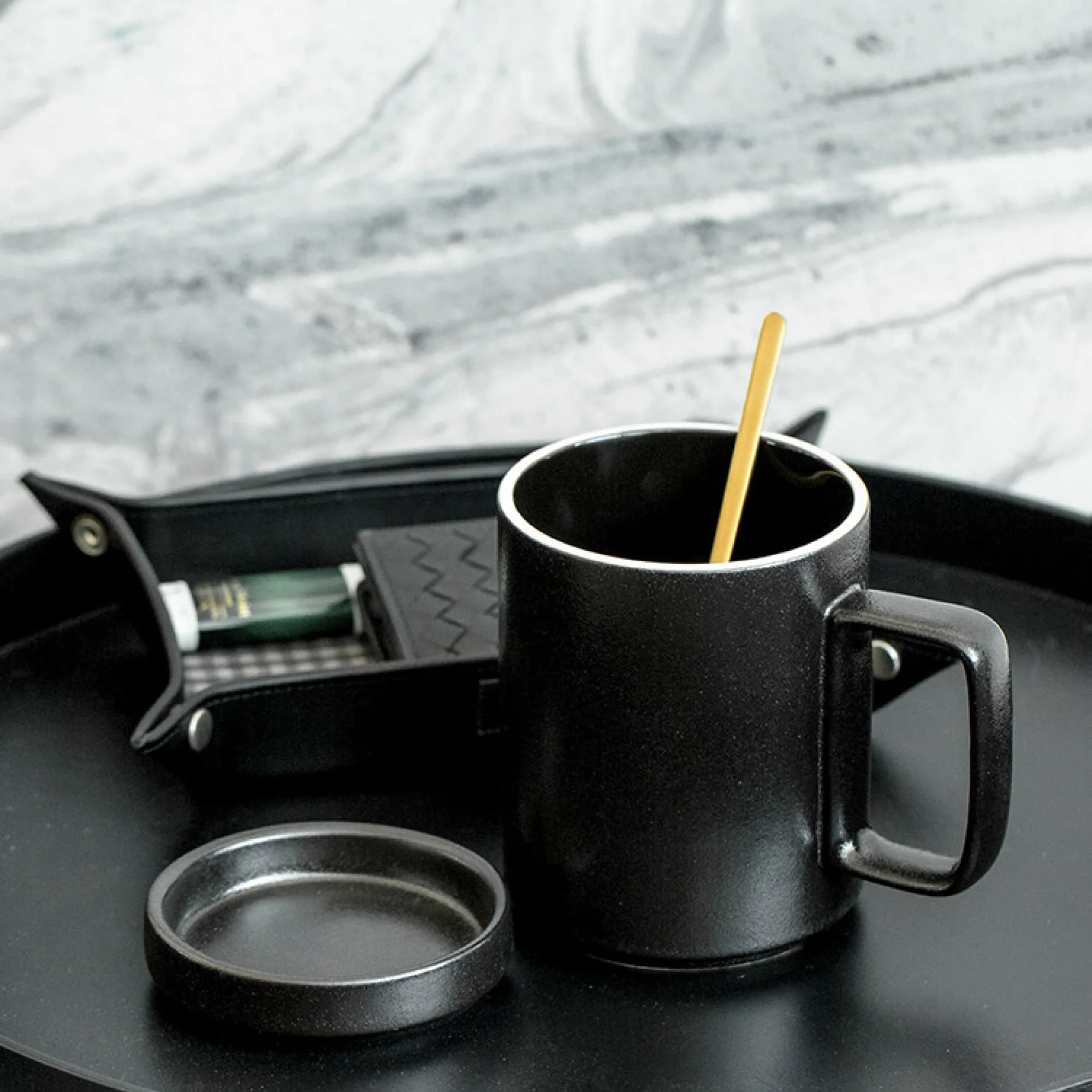 Black Frosted Ceramic Mug with Lid thumbnail 4