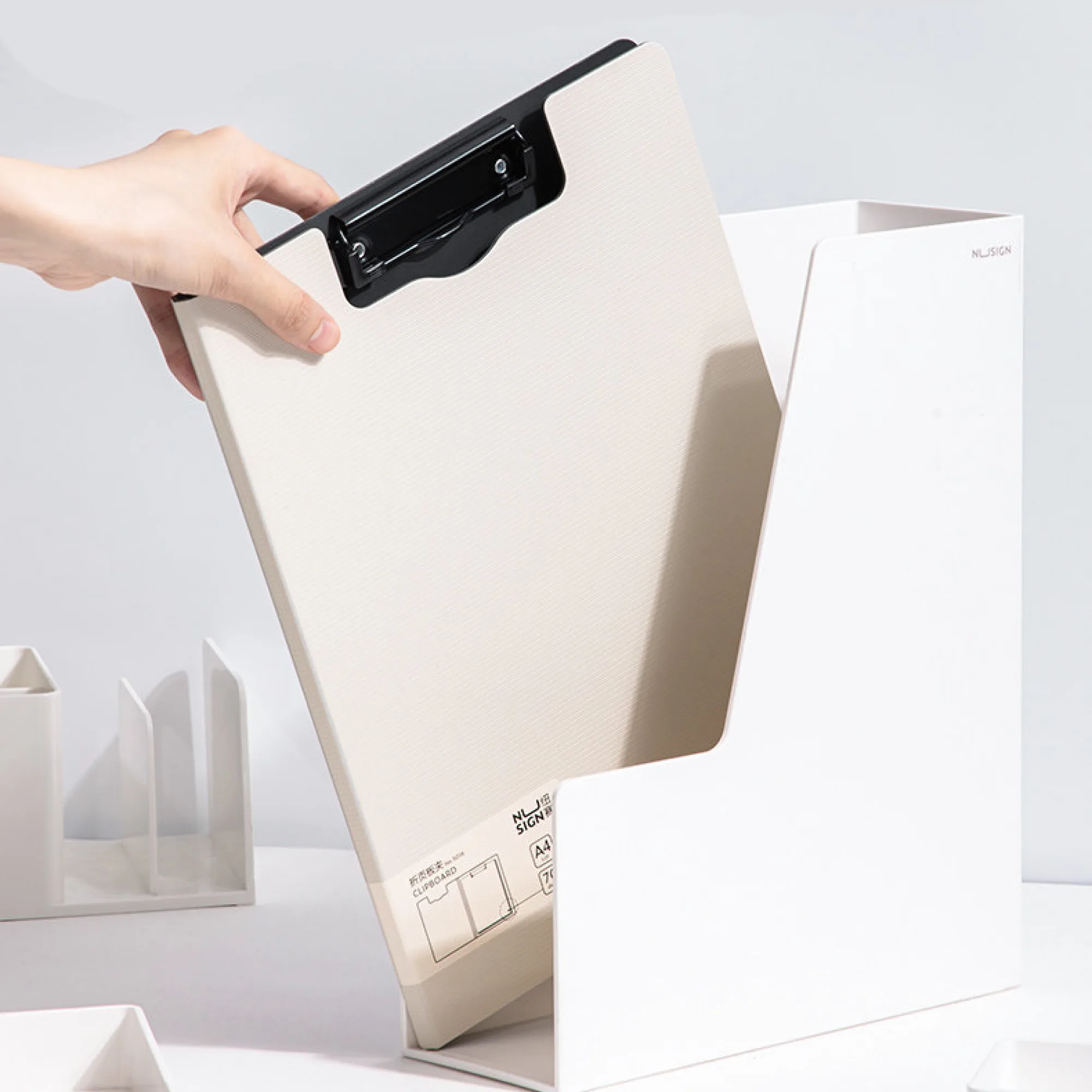Deli A4 Foam PP Clipboard with Metal Clip, Horizontal and Vertical thumbnail 5