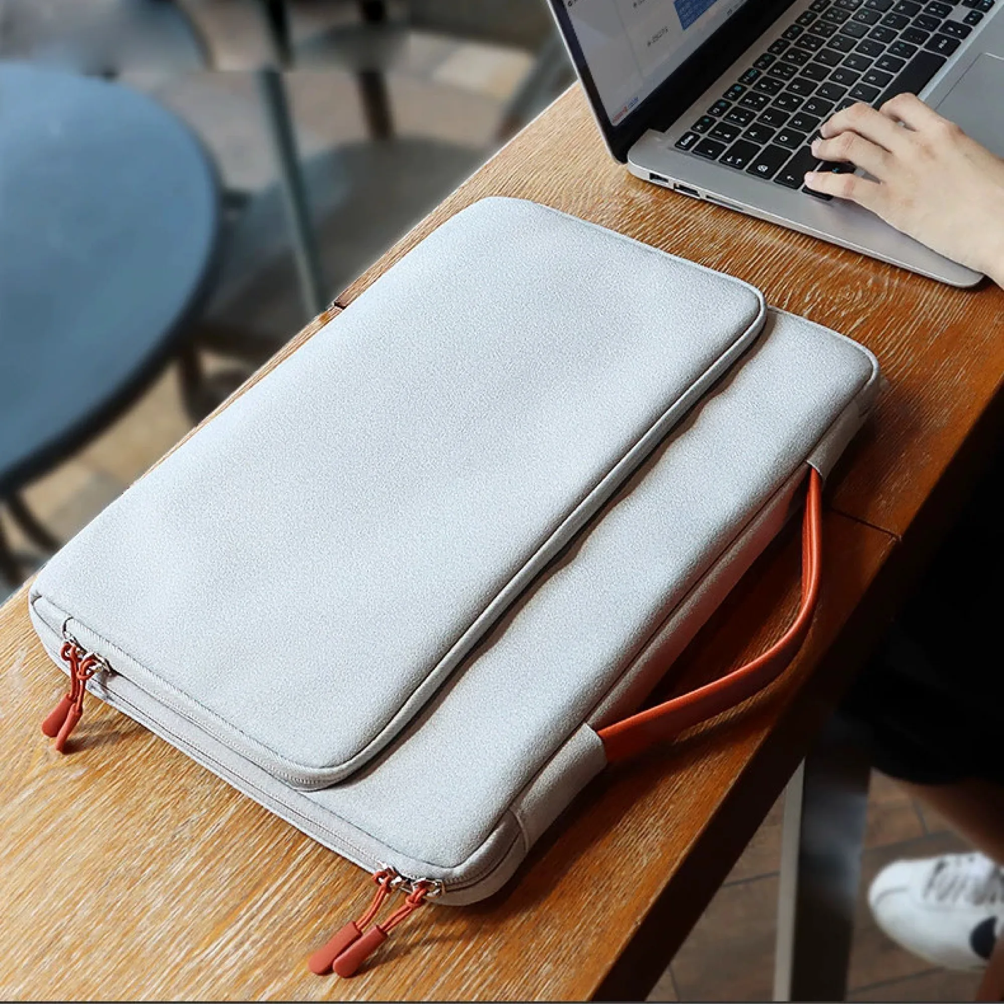 Waterproof Laptop Shoulder Bag / Handbag for 13.3-15.4 Inch Laptops thumbnail 3