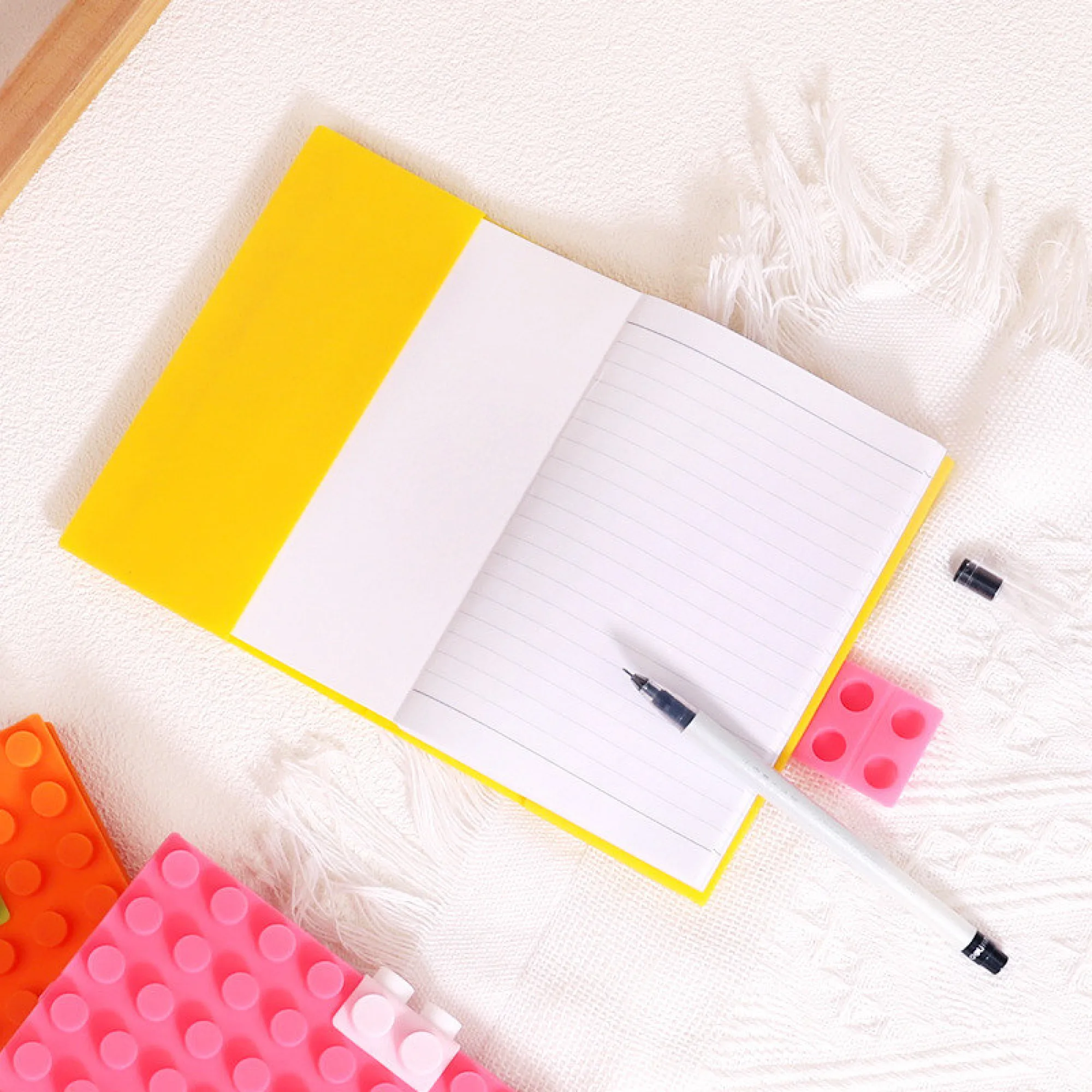 Silicone-Covered A6 Loose-Leaf Notebook with Dot or Step Pattern thumbnail 2