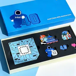 Circuit Board Motif Badge Gift Set in Blue Rigid Box thumbnail 2