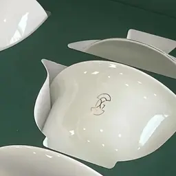White Ceramic Tea Set with Gaiwan, Two Cups, Tea Tin in Gift Box thumbnail 3