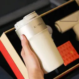 Thermos & Interchangeable-Head Massager Gift Set thumbnail 5