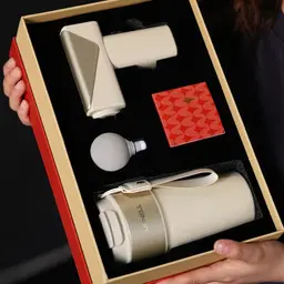 Thermos & Interchangeable-Head Massager Gift Set thumbnail 12