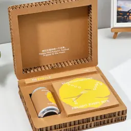 Craft Beer and Snack Gift Set in Hinged-Lid Box thumbnail 4